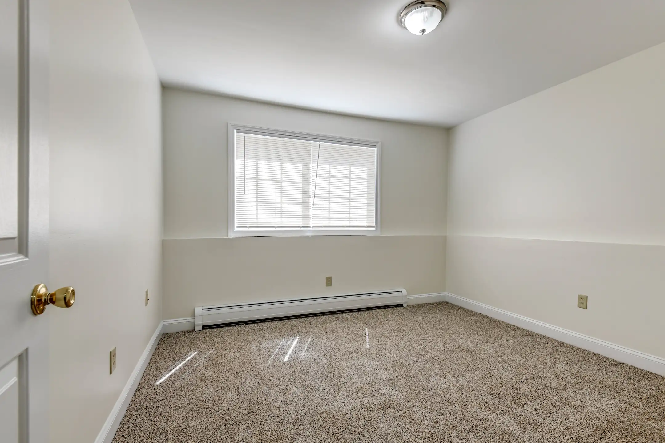 Bedroom - Eagles Landing - Manchester, NH
