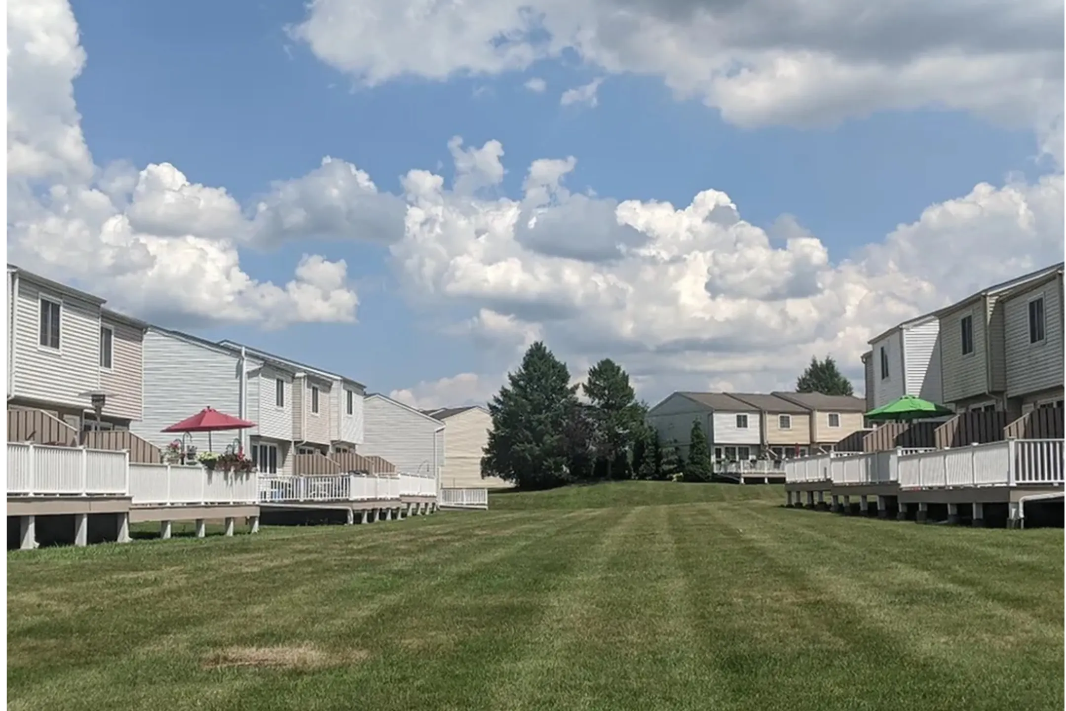 Building - Eland Downe Townhomes - Phoenixville, PA