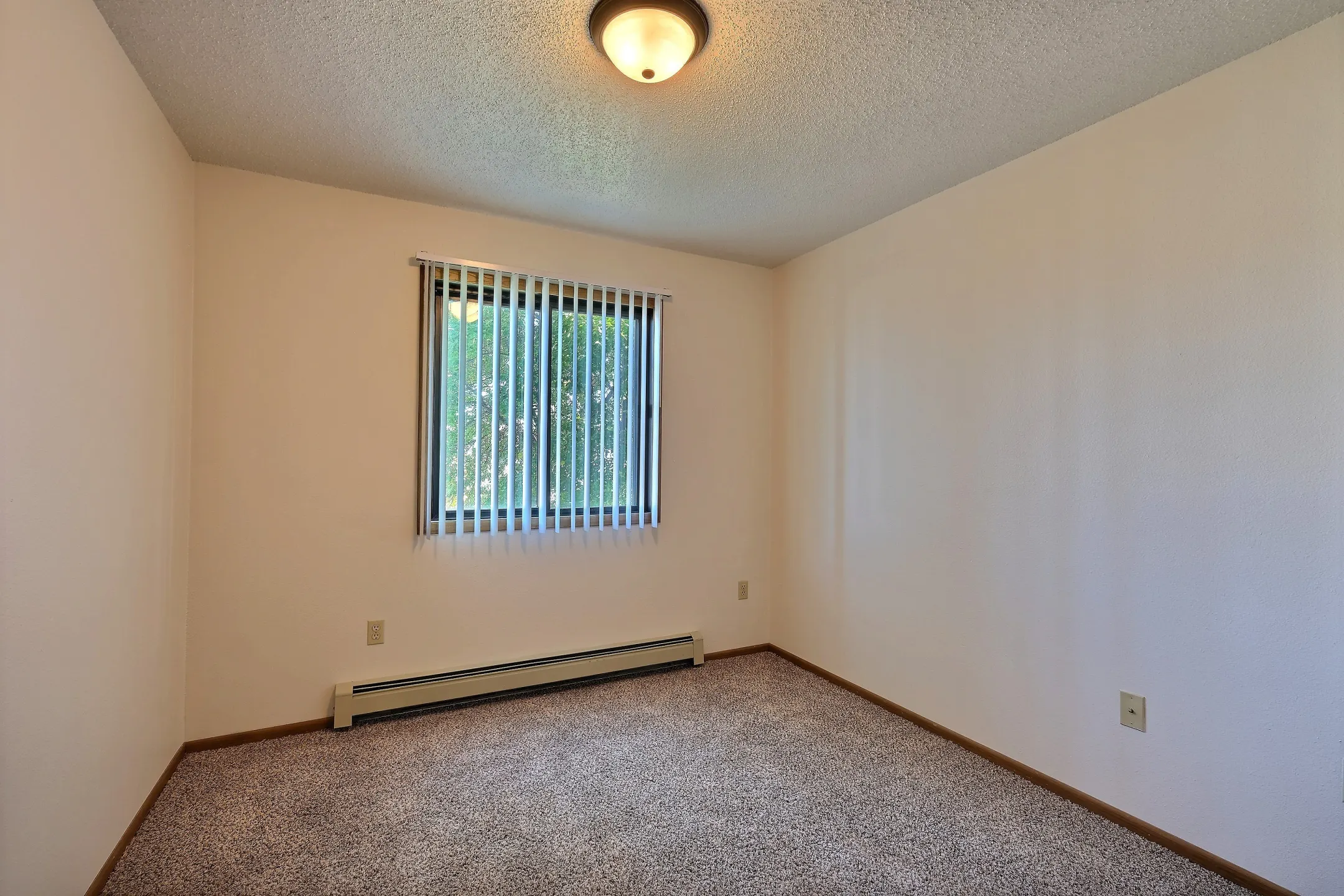 Bedroom - Chestnut Ridge Apartments - Fargo, ND