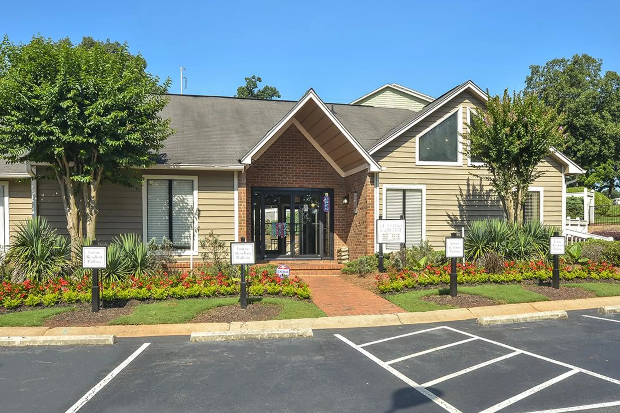 Ashland Pines Apartments - Stone Mountain, GA 30088