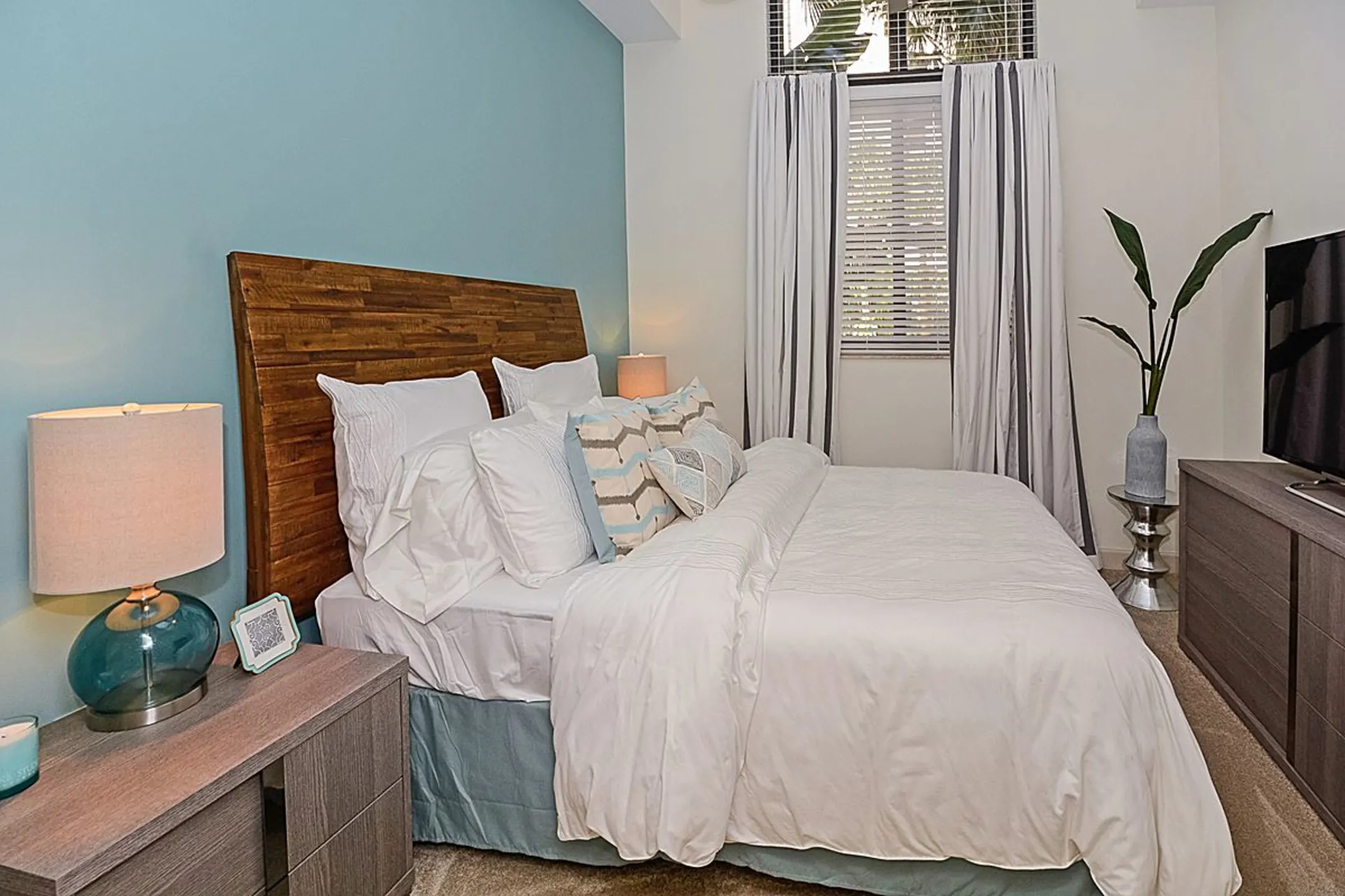 Bedroom - The Manor At Flagler Village - Fort Lauderdale, FL