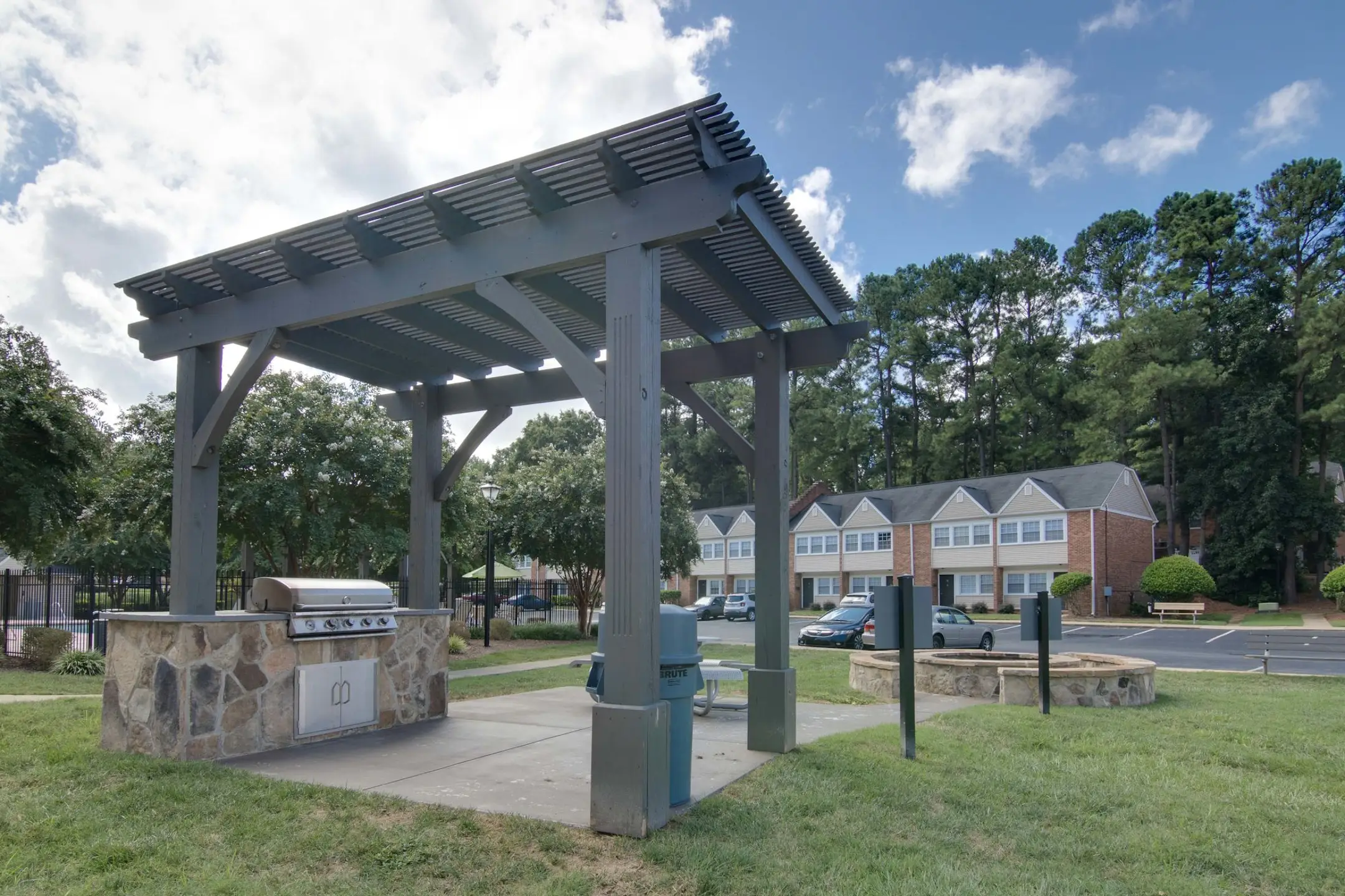 Aurora Apartments Charlotte, NC 28205