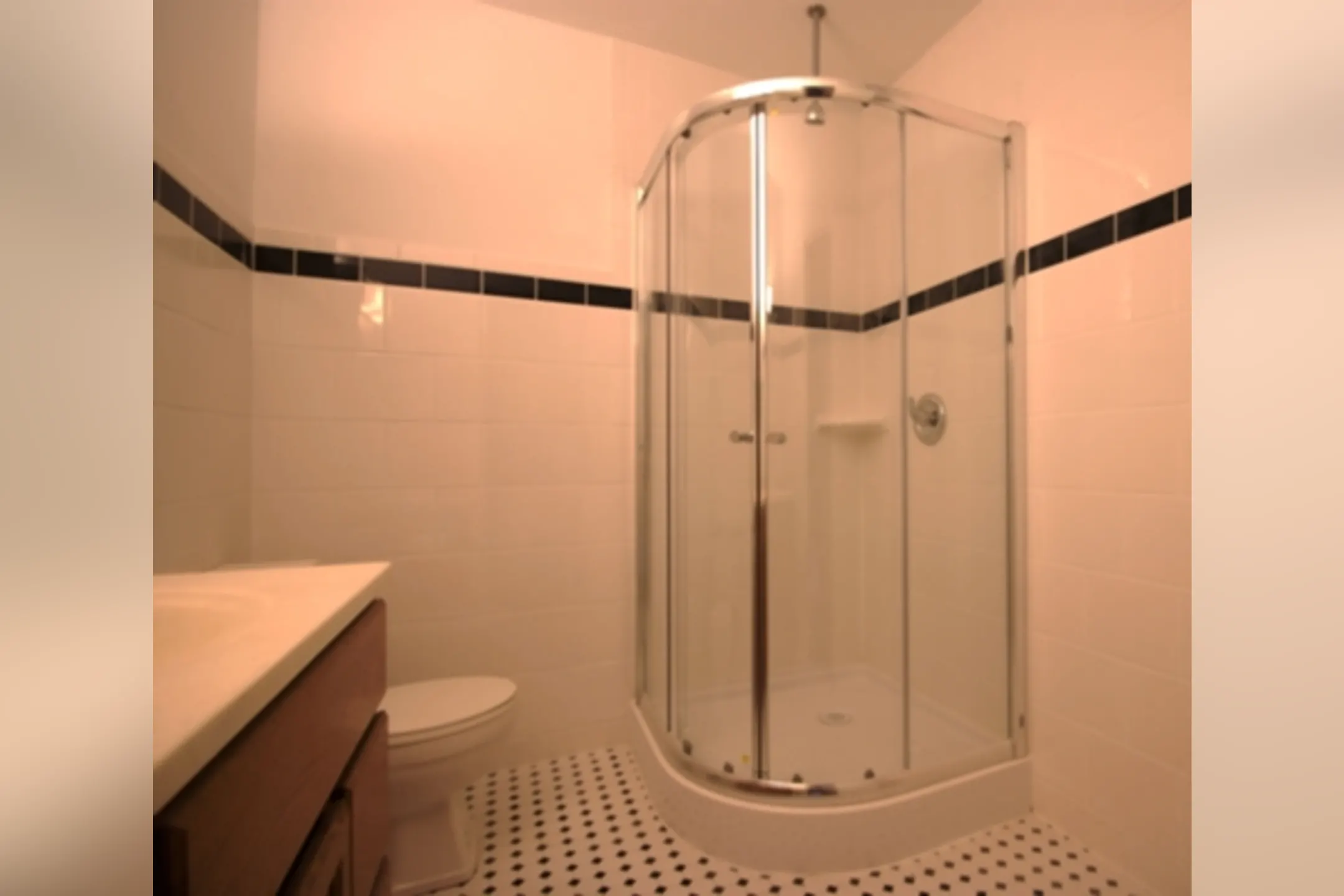 Bathroom - Param Apartments - Villa Park, IL