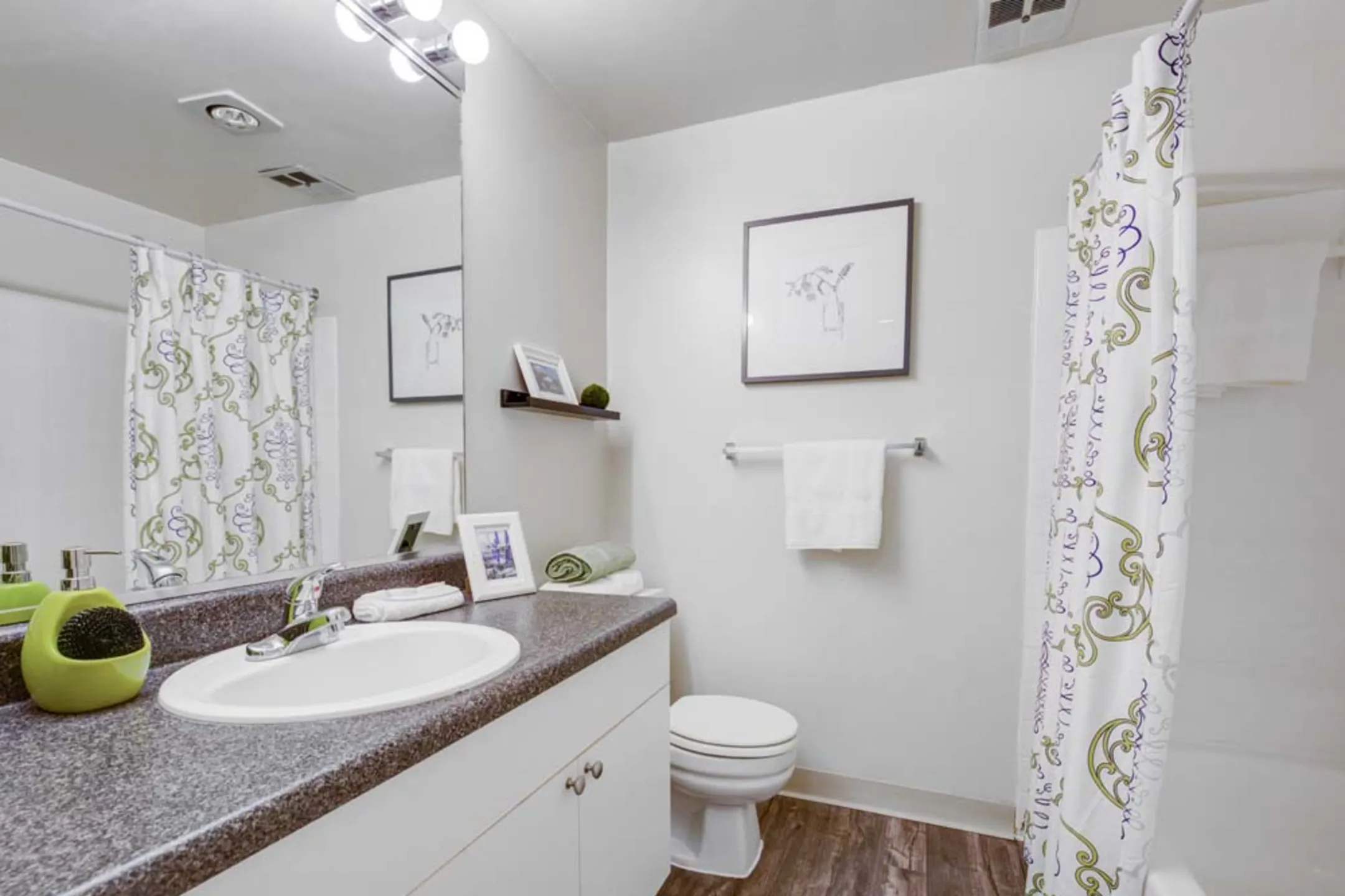 Bathroom - The Hamptons at Town Center - Germantown, MD