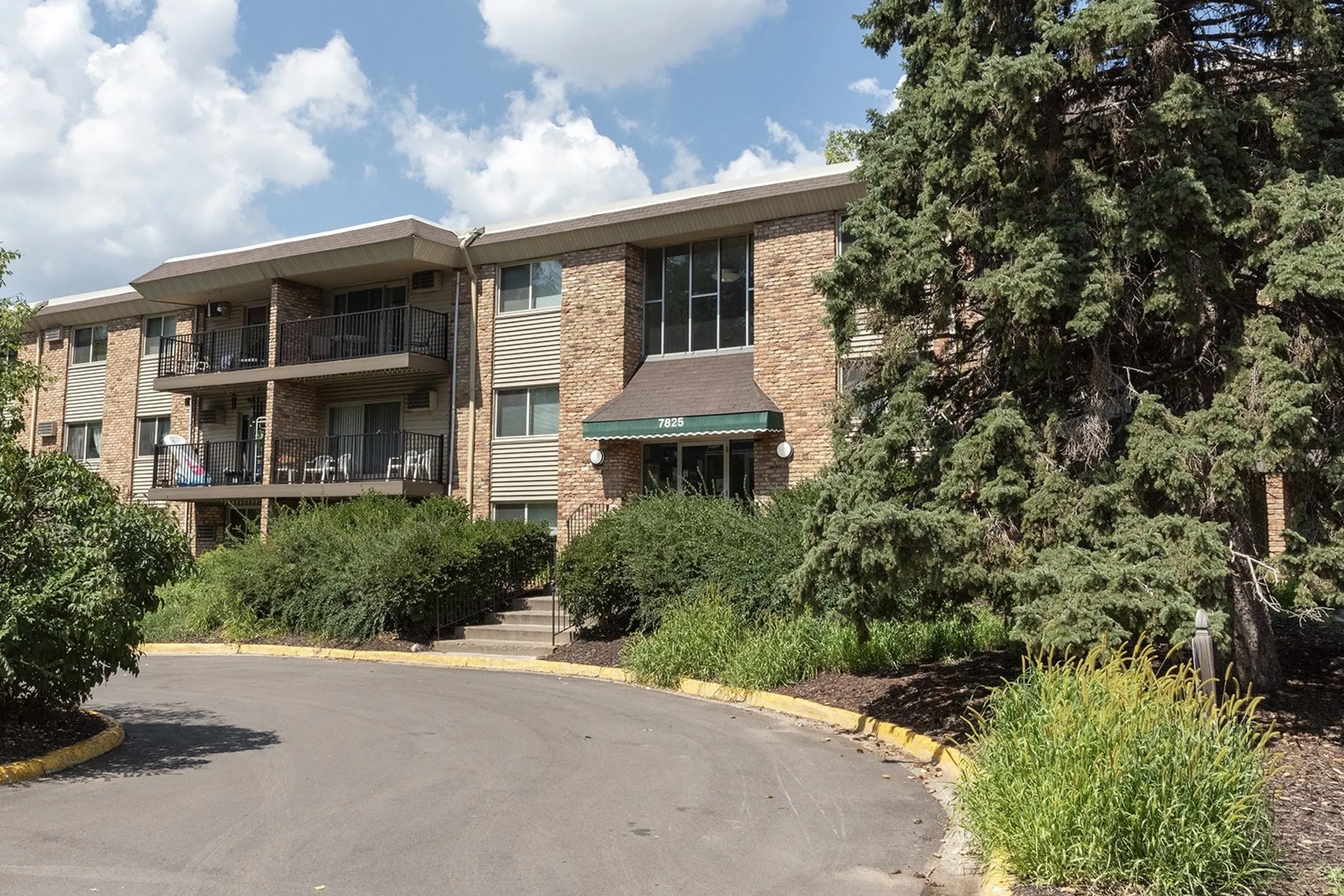 River Pointe Apartments - Fridley, MN 55432