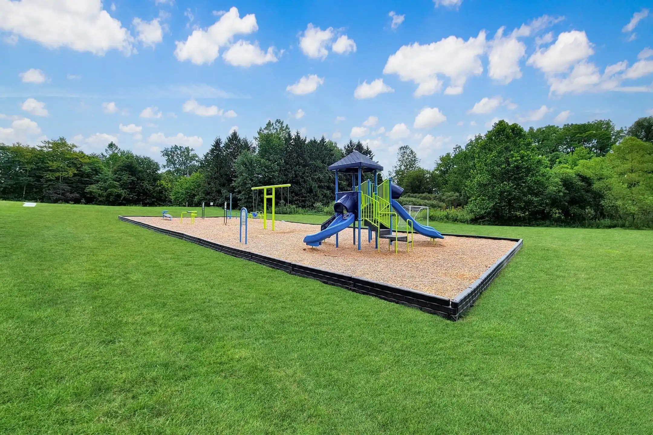 Solon Club Apartments 26433 Solon Rd 107 Bedford, OH Apartments