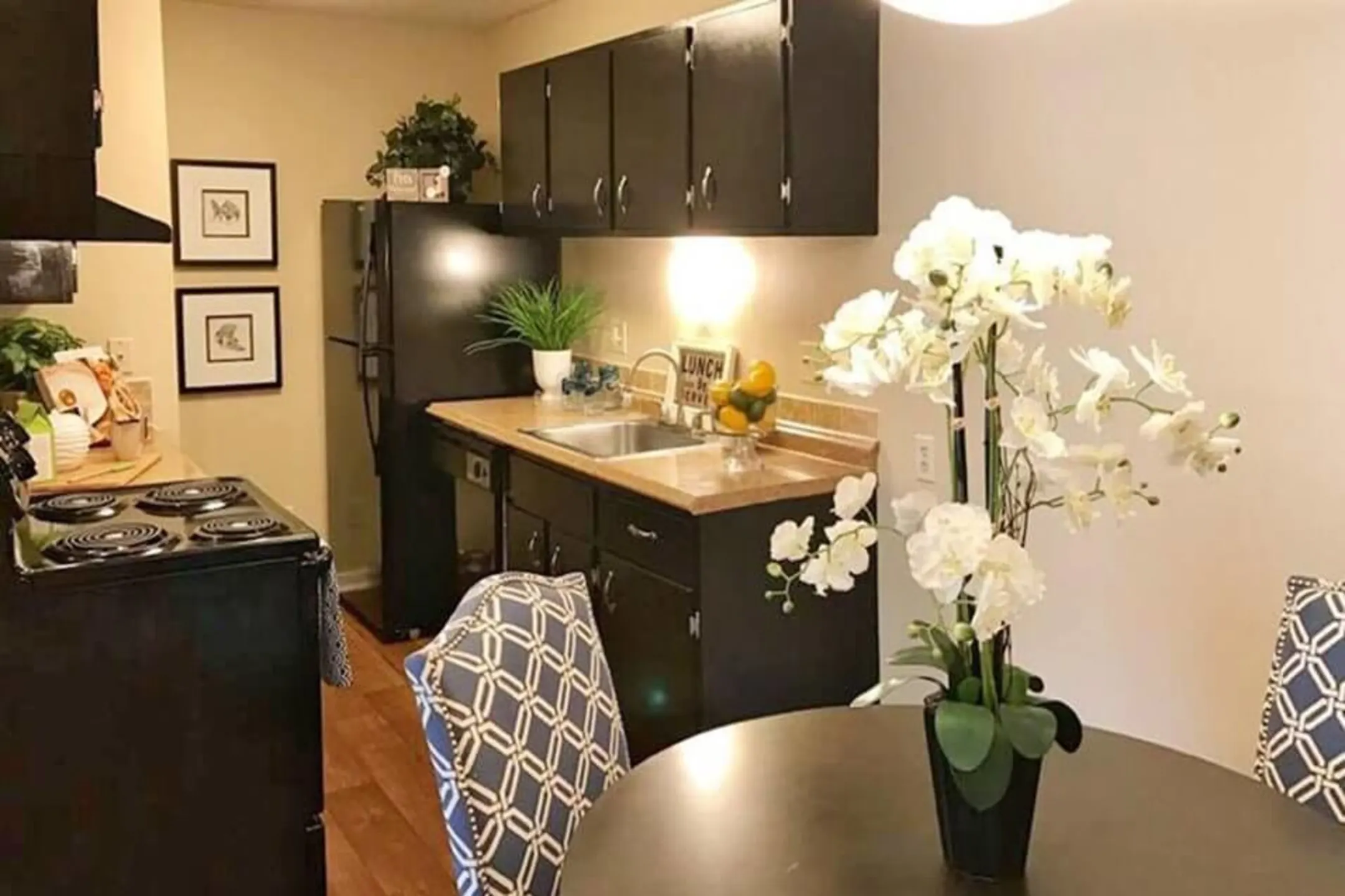 Kitchen - Arbors Of Grandview - Grandview, MO