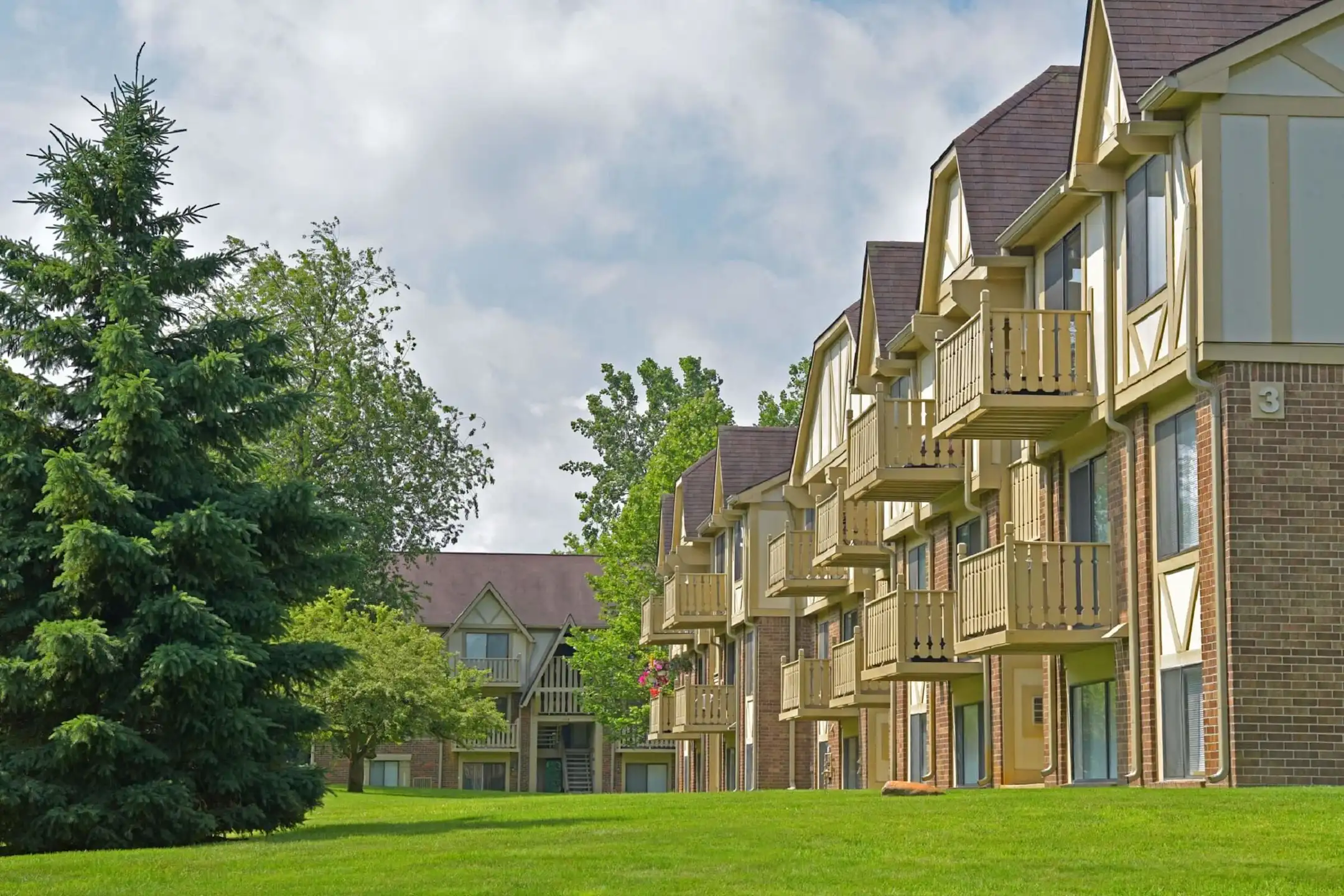 Sycamore Creek Apartments Lake Orion, MI 48359