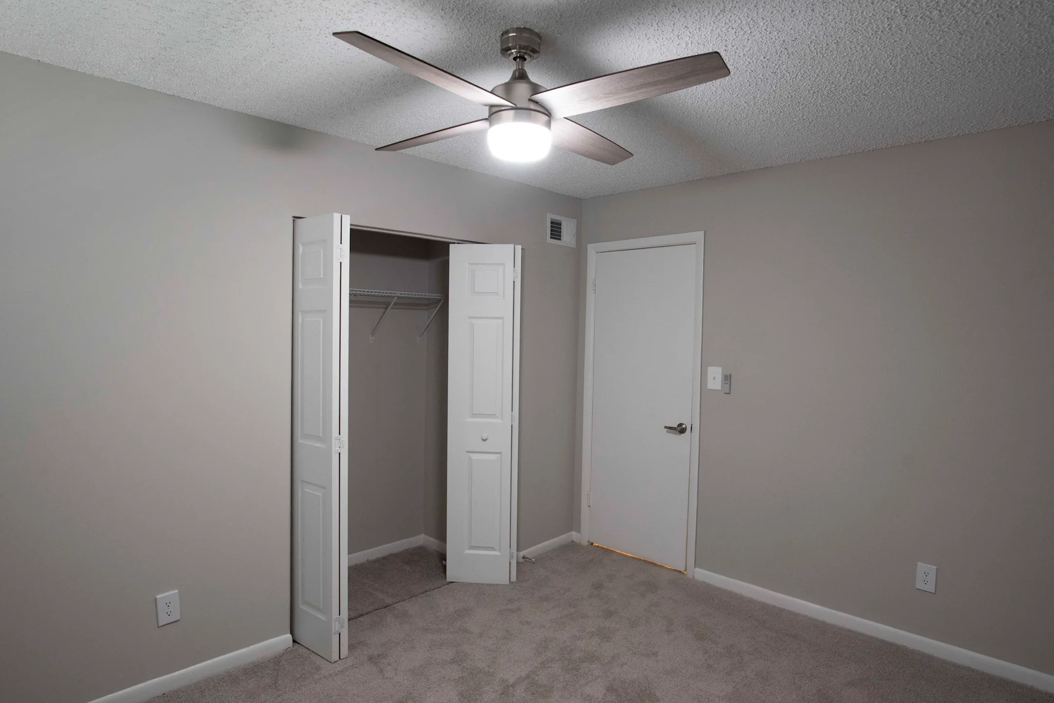 MADISON APARTMENTS AND TOWNHOMES 3348 Fairway Oaks Dr Lawrenceville