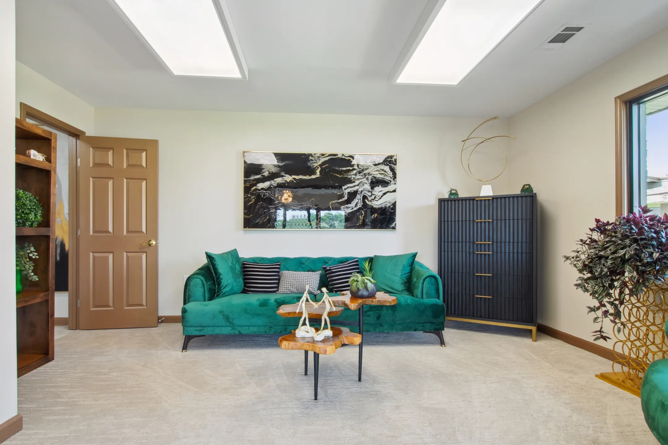 Living Room - Emerald Pointe - Harvey, LA