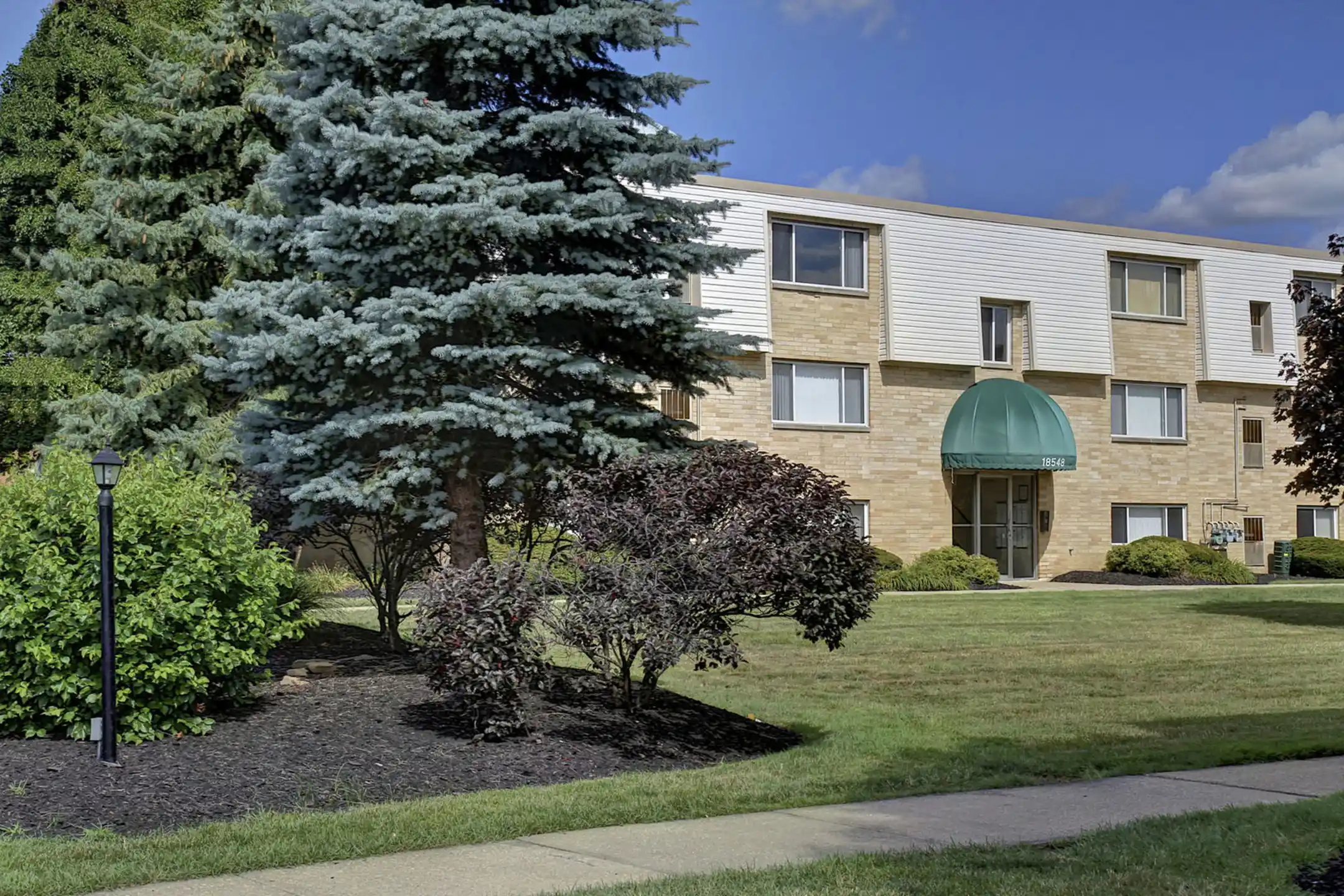 Royalton Greens Apartments Strongsville, OH 44136