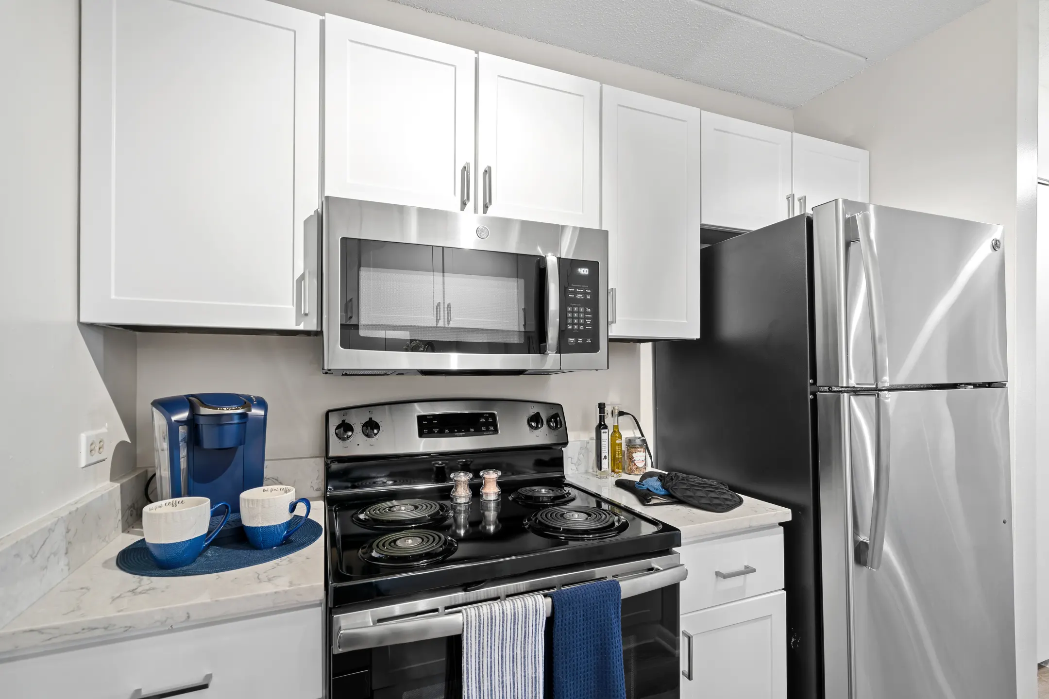 Kitchen - Residences at Lakeside - Lombard, IL