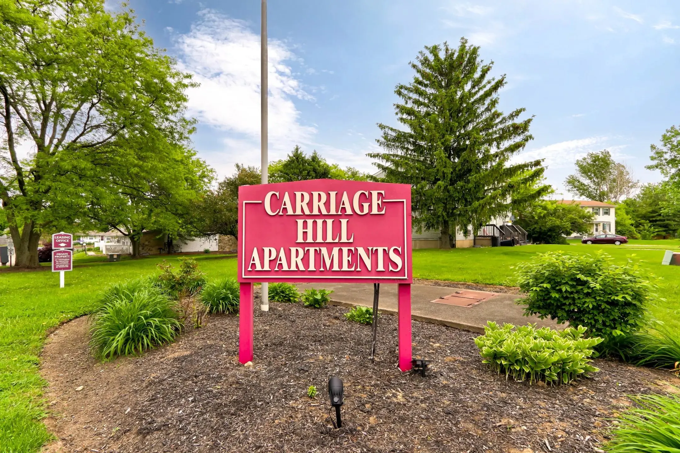 Carriage Hill Apartments - 900 Dawn Ct 