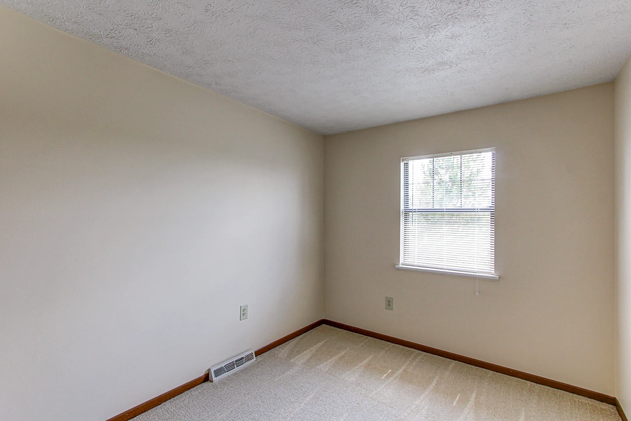 Laurelwood Apartments and Townhomes 401 Collingwood Ct Cranberry