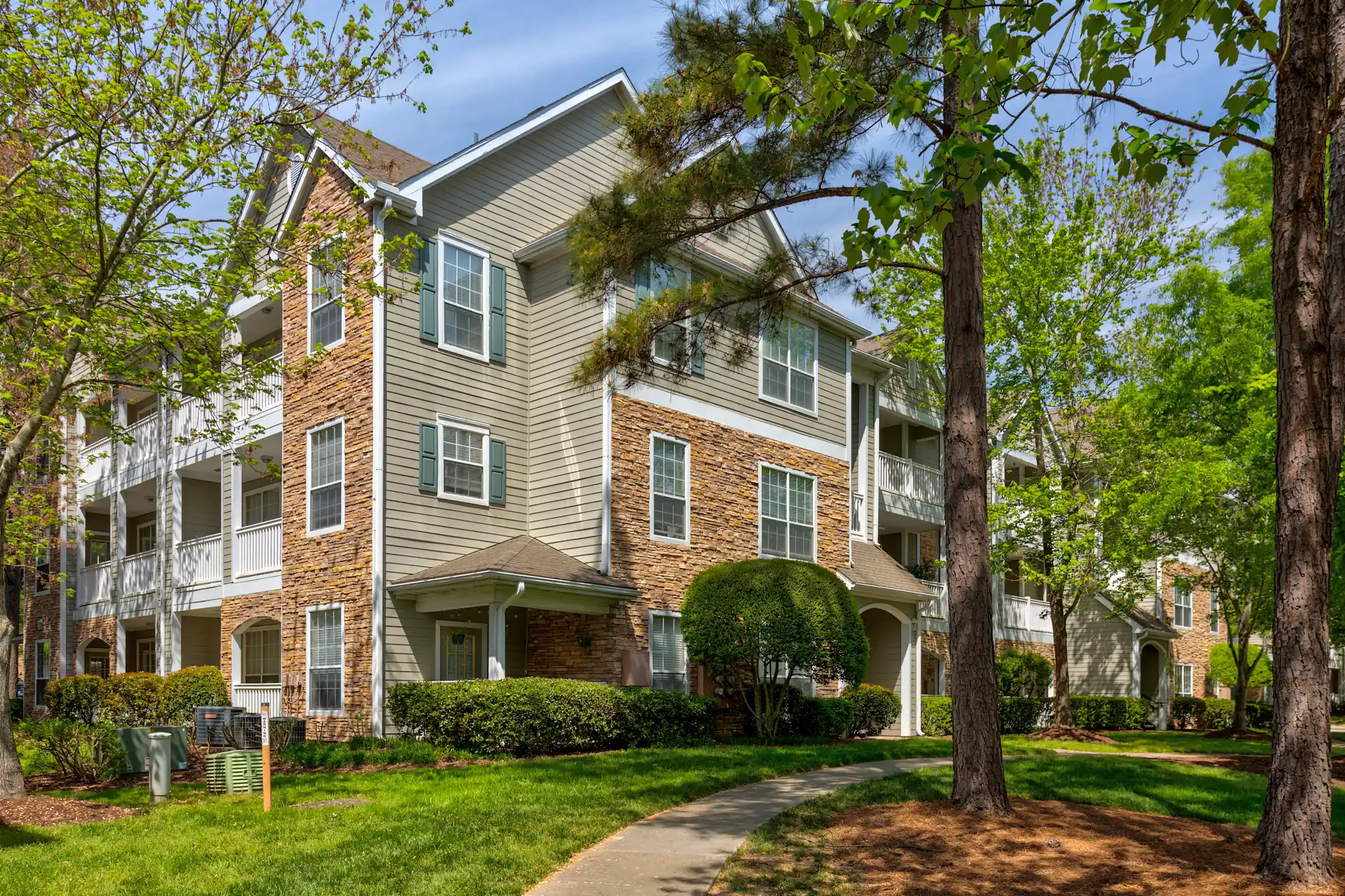 Building - Lodge at Southpoint Apartments - Durham, NC