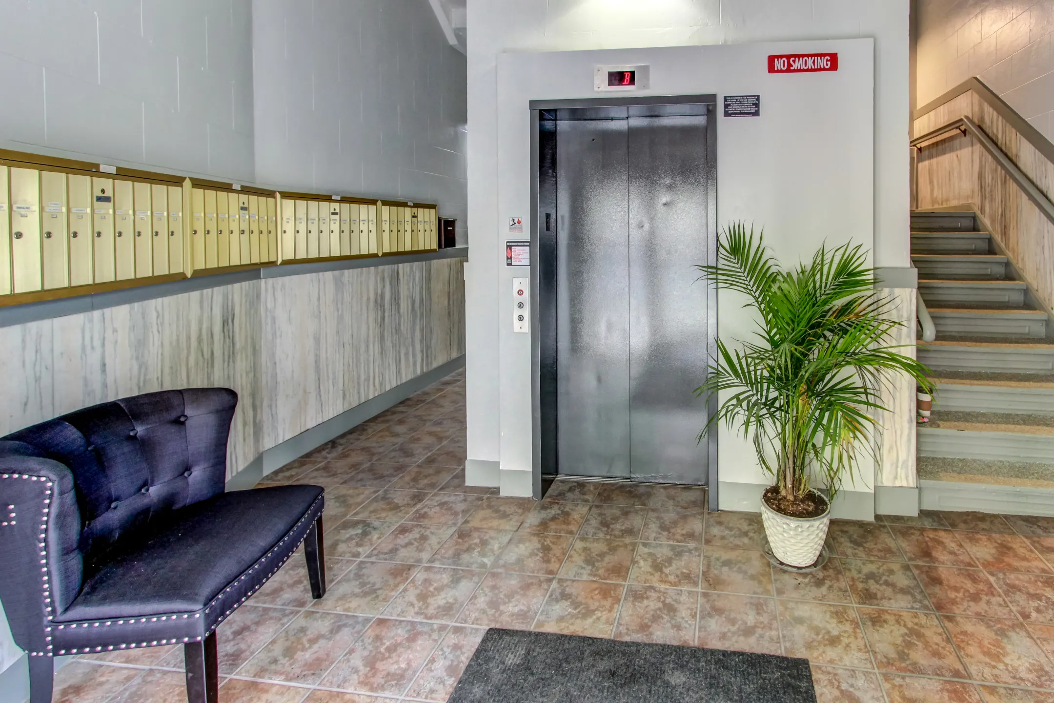 Foyer, Entryway - Clinton Square Suites - Syracuse, NY