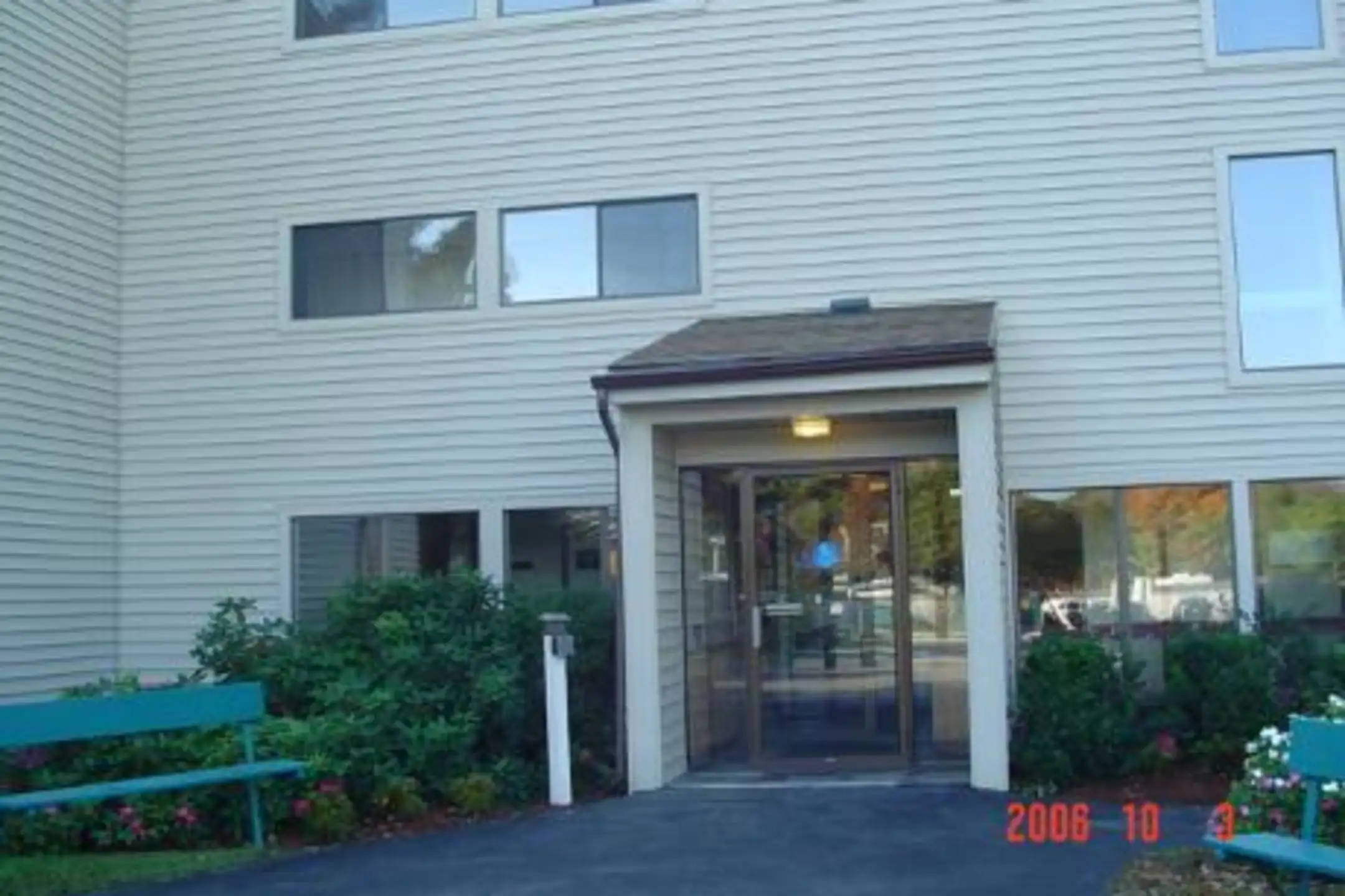 Oakwoods Apartments 115 North Main Street Bellingham, MA Apartments