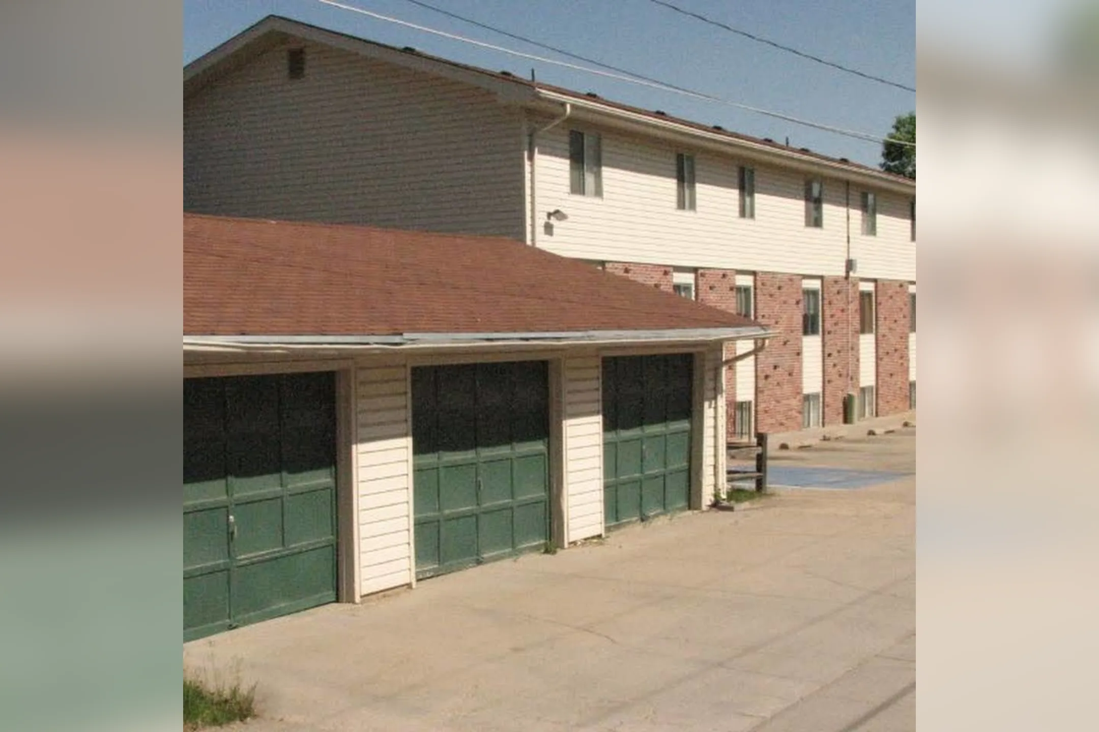 Nottingham Court 2015 Avenue B Plattsmouth, NE Apartments for Rent