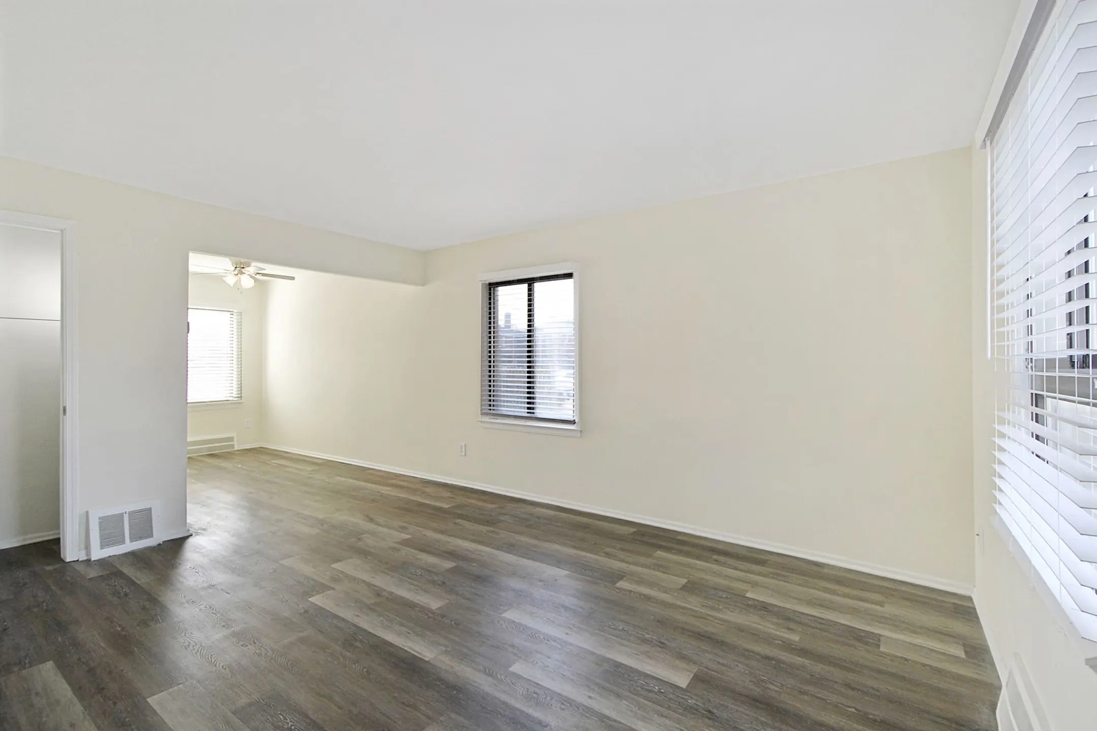 Huntington Parc Townhomes 10811 W Ten Mile Road Oak Park, MI