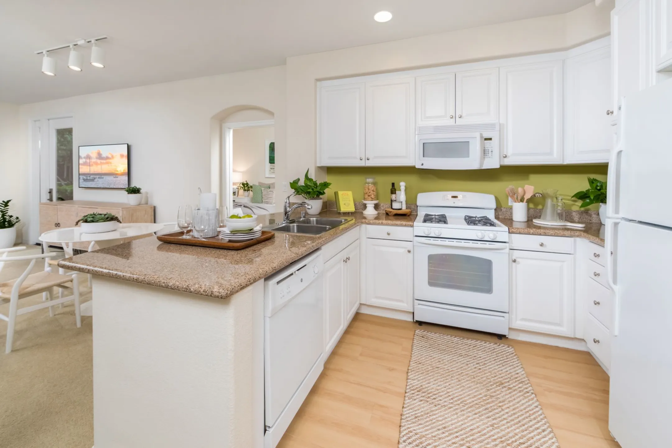 Kitchen - Gateway Apartment Homes - Orange, CA