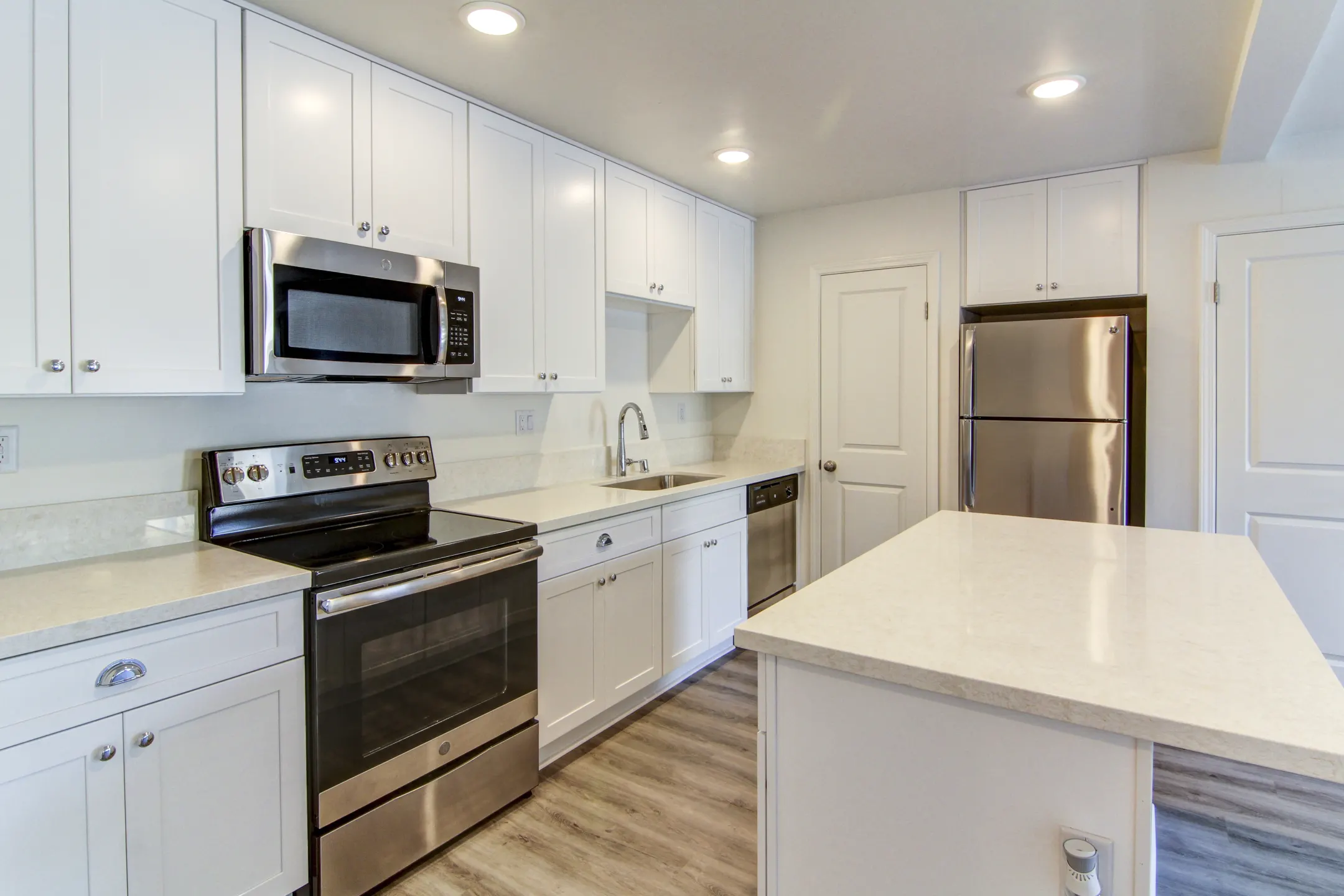 La Jolla View Apartments San Diego, CA 92122