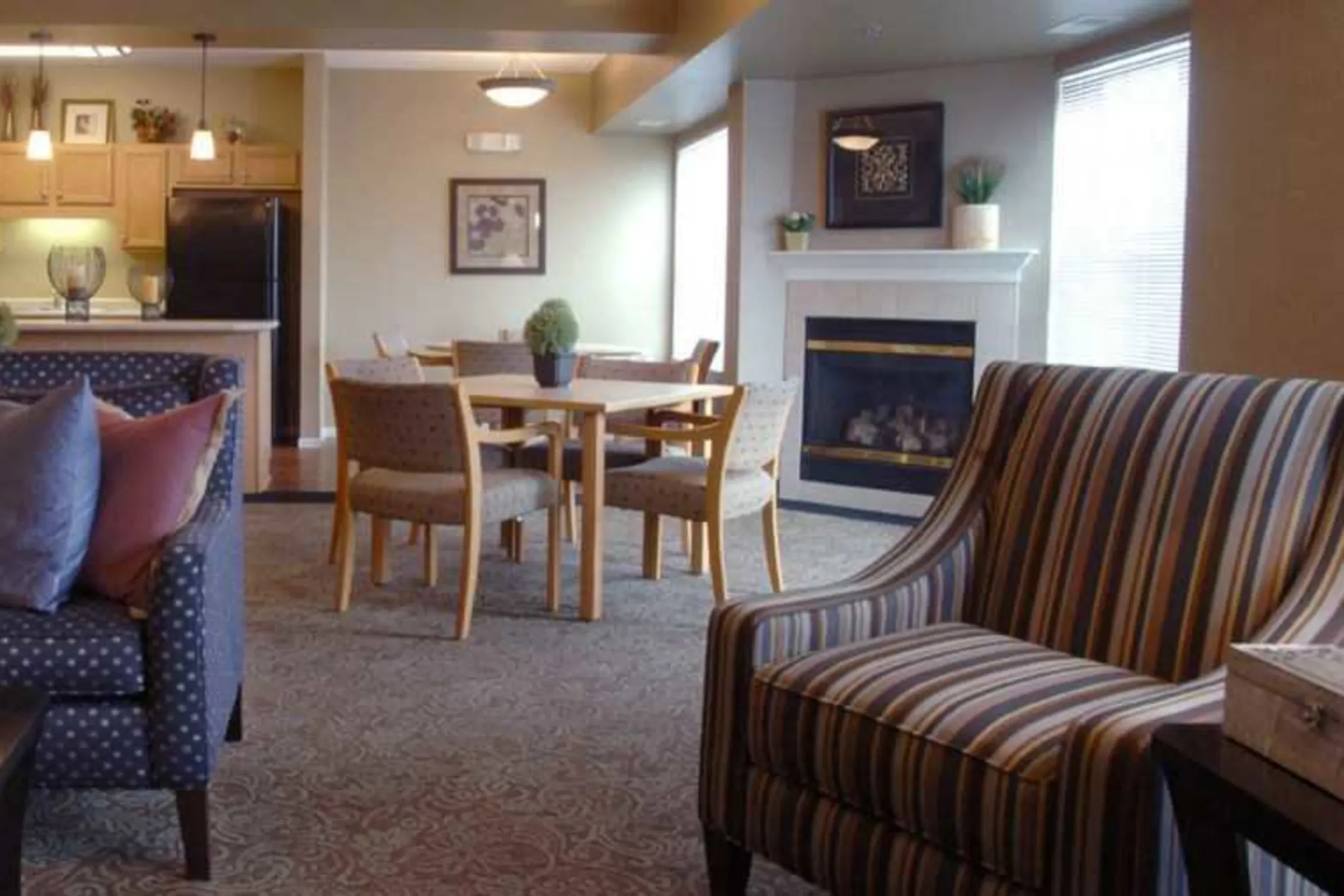 Dining Room - Blackberry Pointe Apartments - Inver Grove Heights, MN