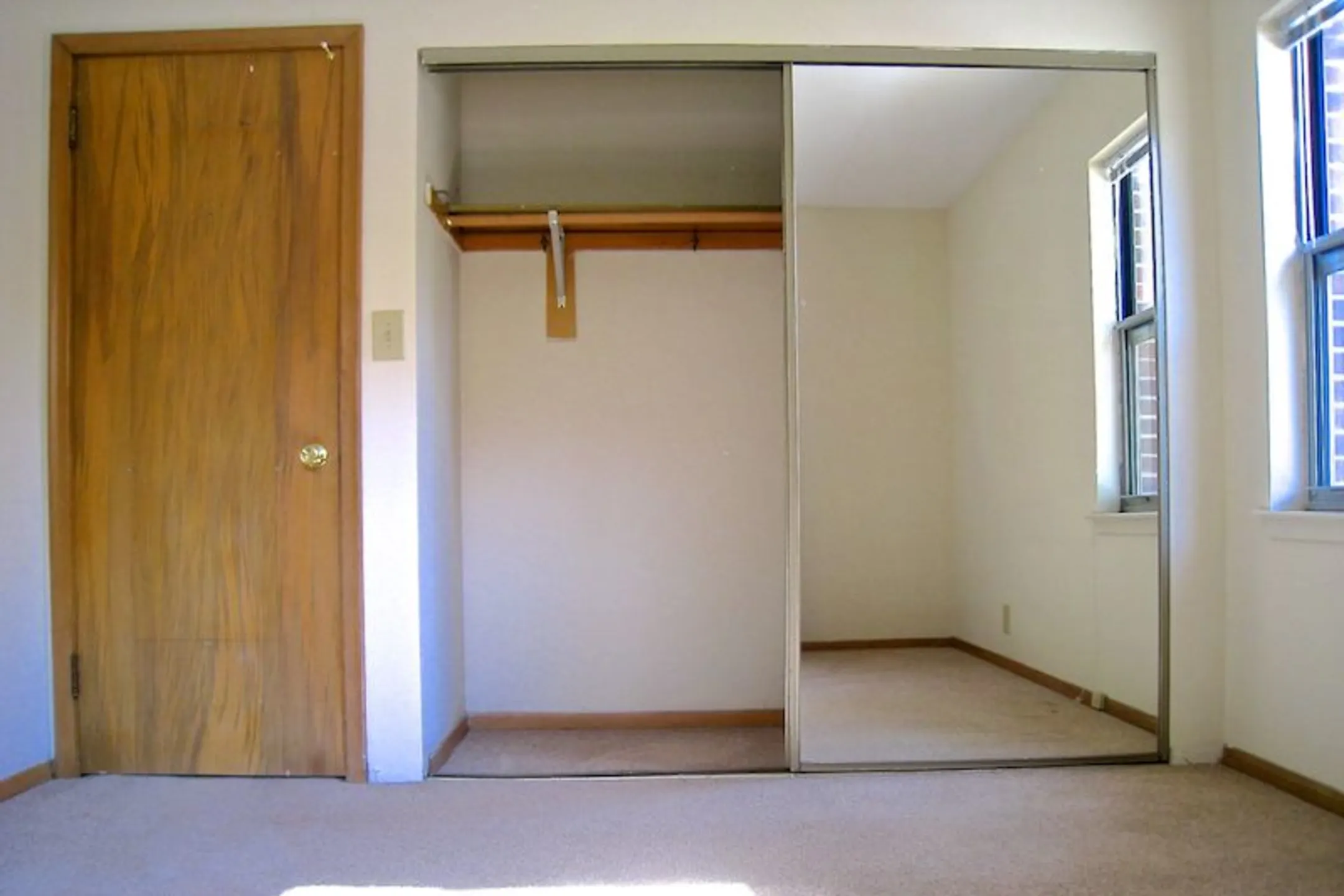 Bedroom - Ford Parkway Apartments - Saint Paul, MN