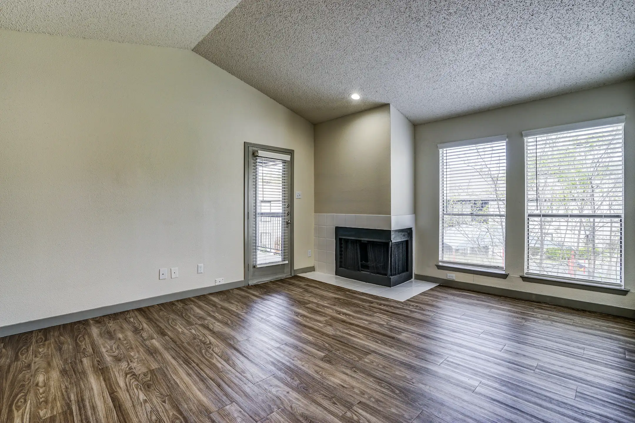 The Bentley Apartments Dallas, TX 75243