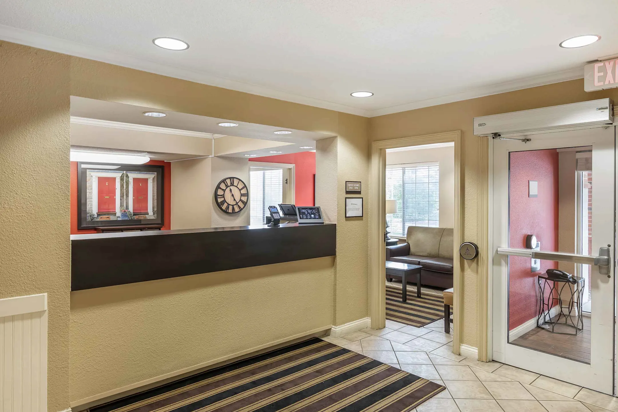 Furnished Studio - Milwaukee - Brookfield - Brookfield, WI