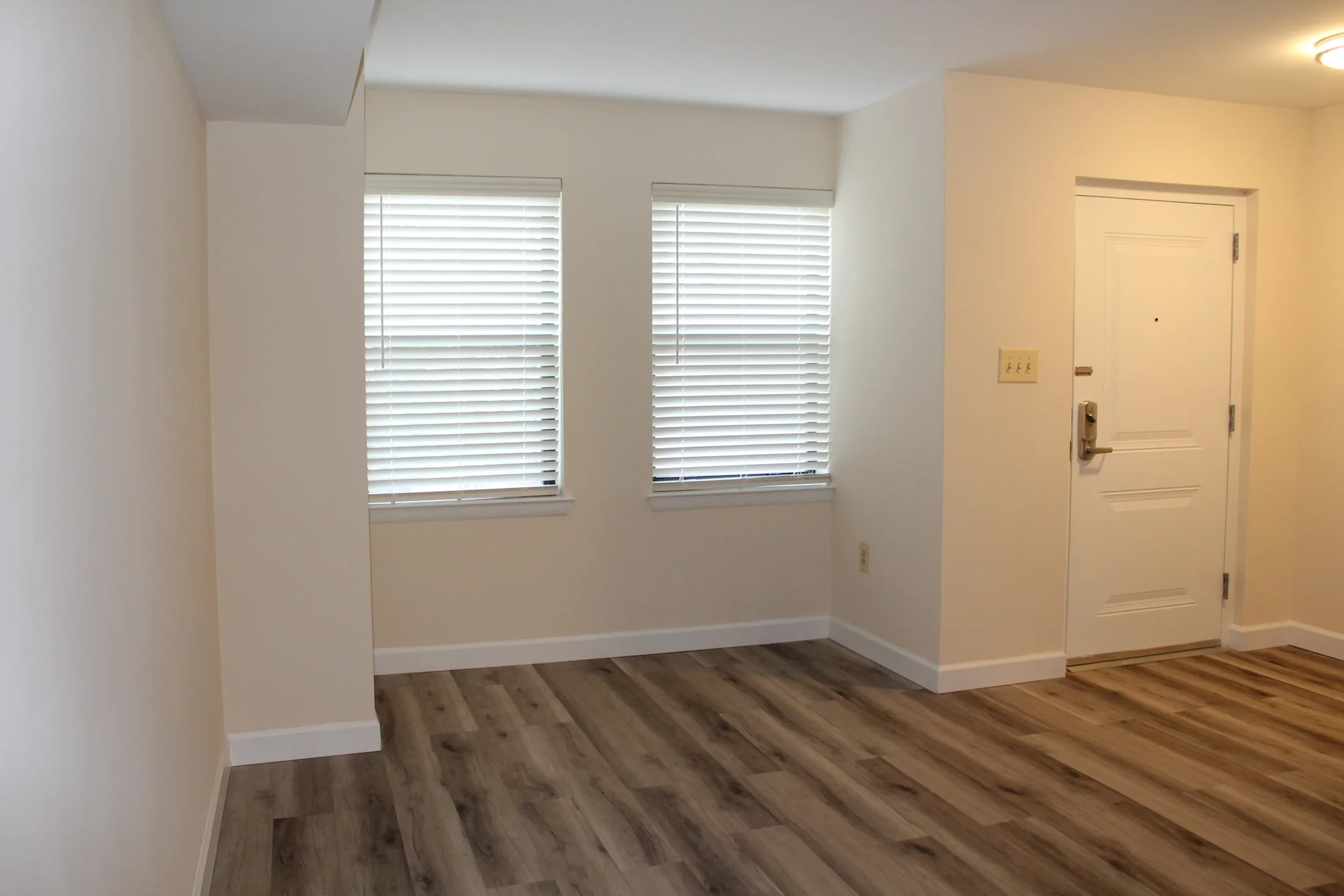 Mt Vernon Plaza Apartments