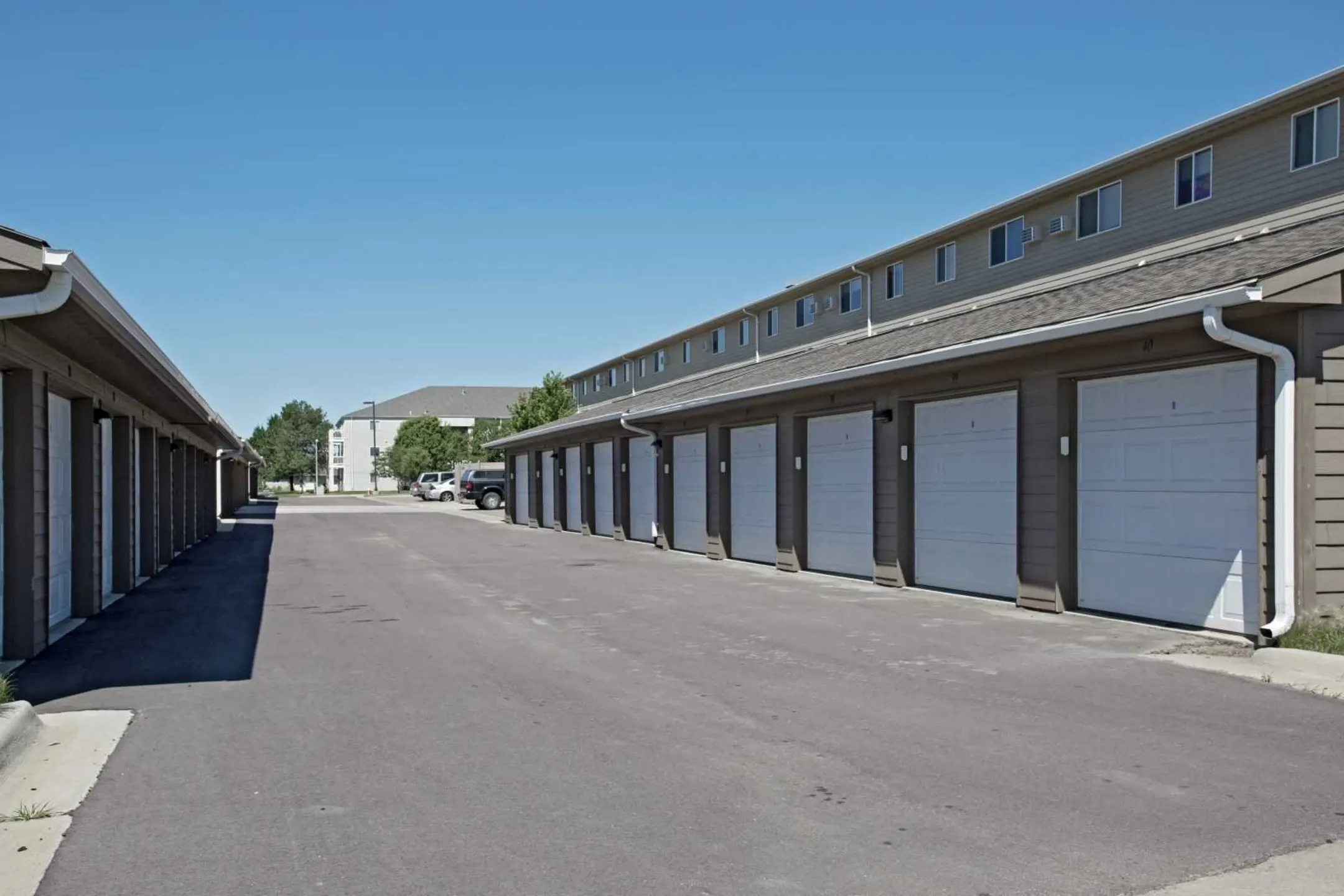 Building - Auburn Manor Apartments - Sioux Falls, SD
