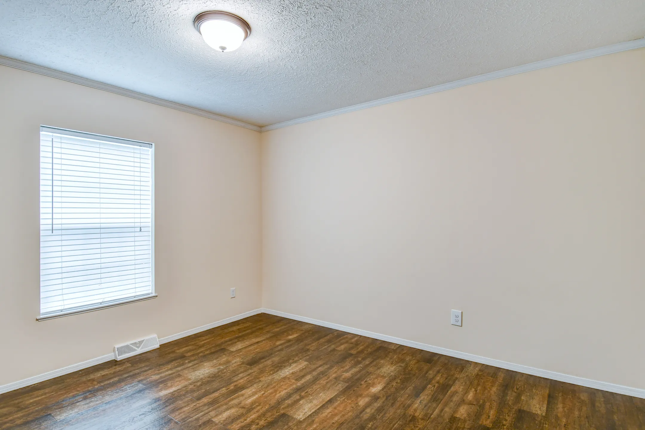 Bedroom - Trail View Apartments - Kokomo, IN