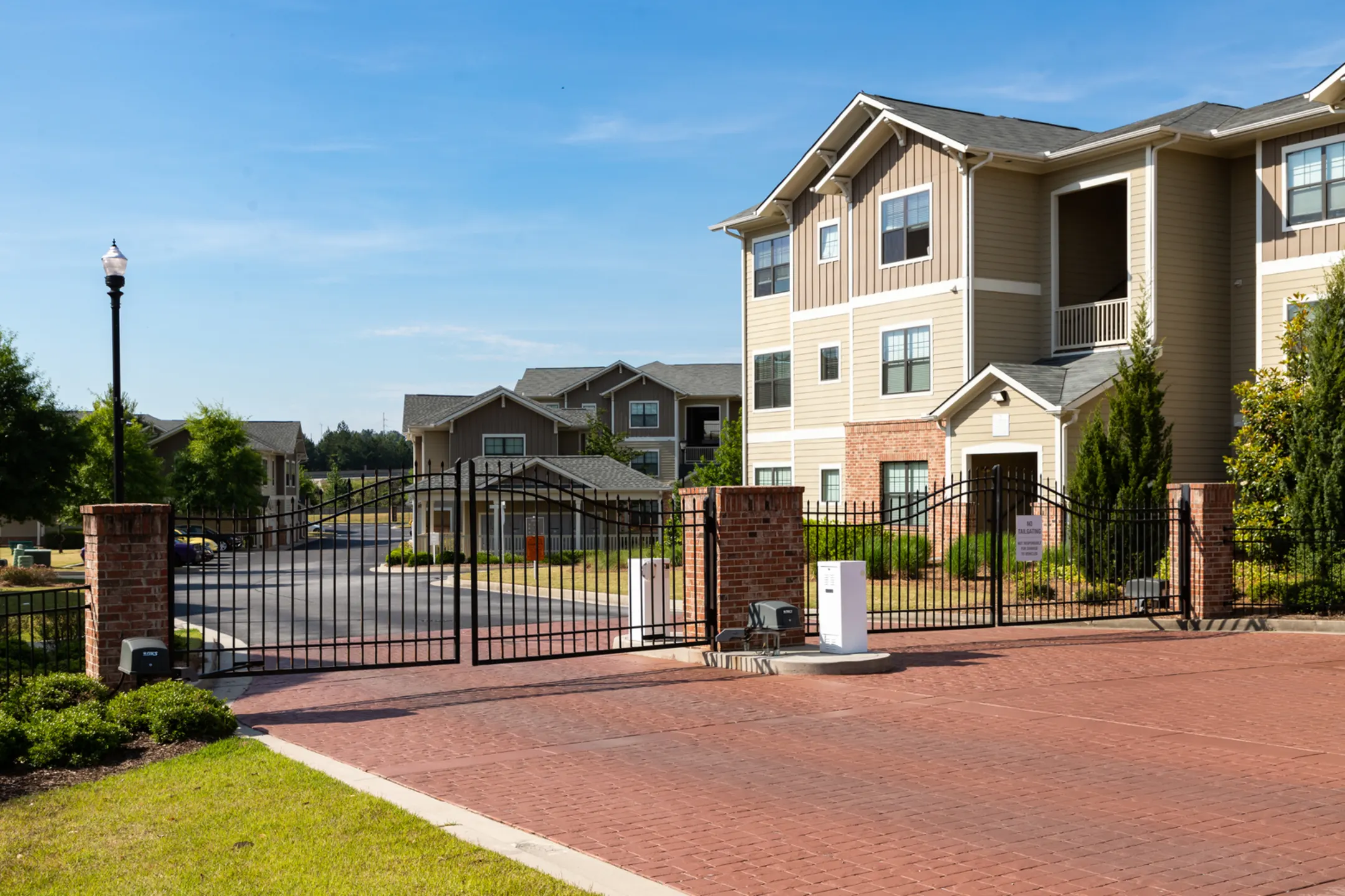 Building - Gateway Crossing Apartment Homes - Augusta, GA