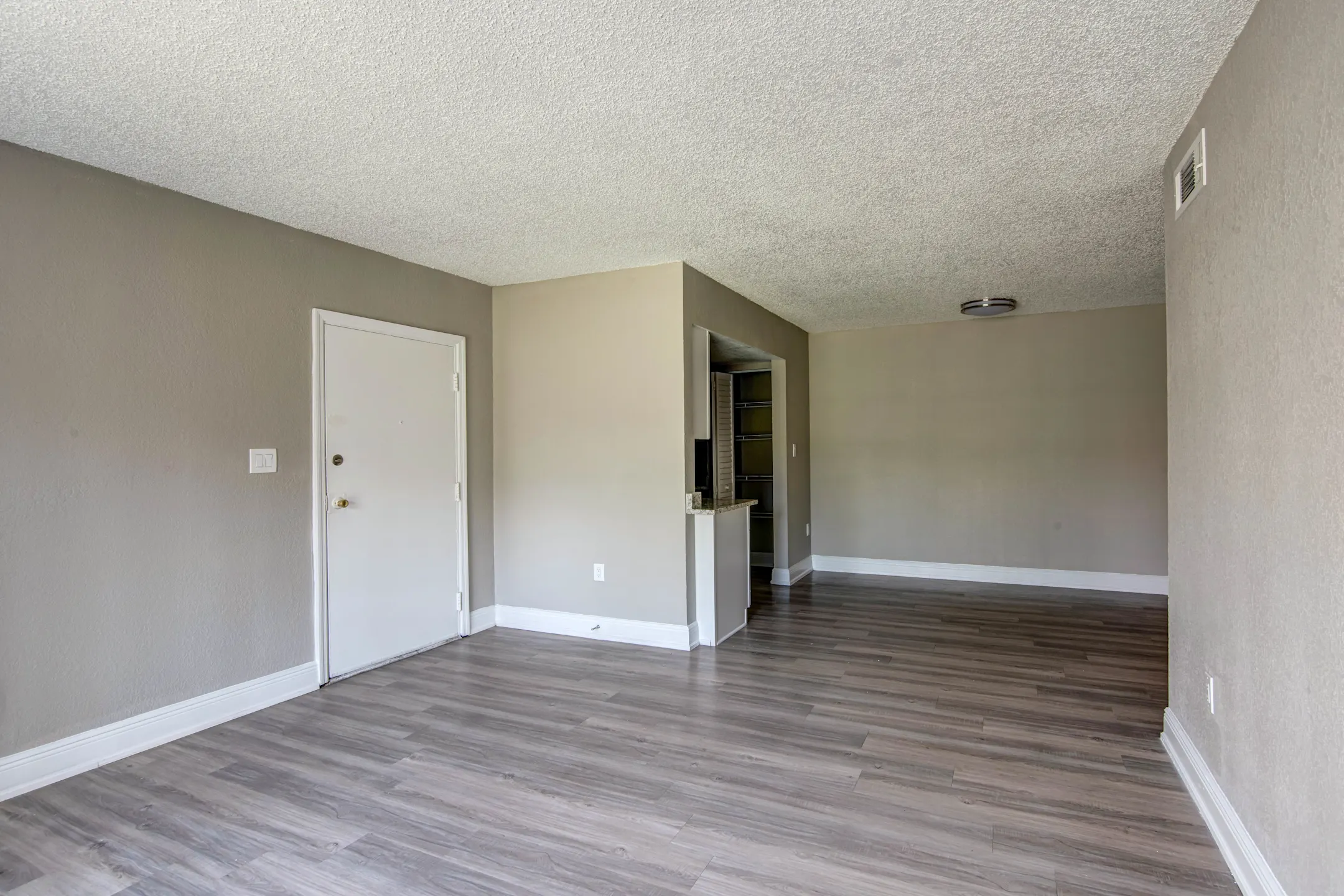 Patio / Deck - River Rock Apartments - Temple Terrace, FL