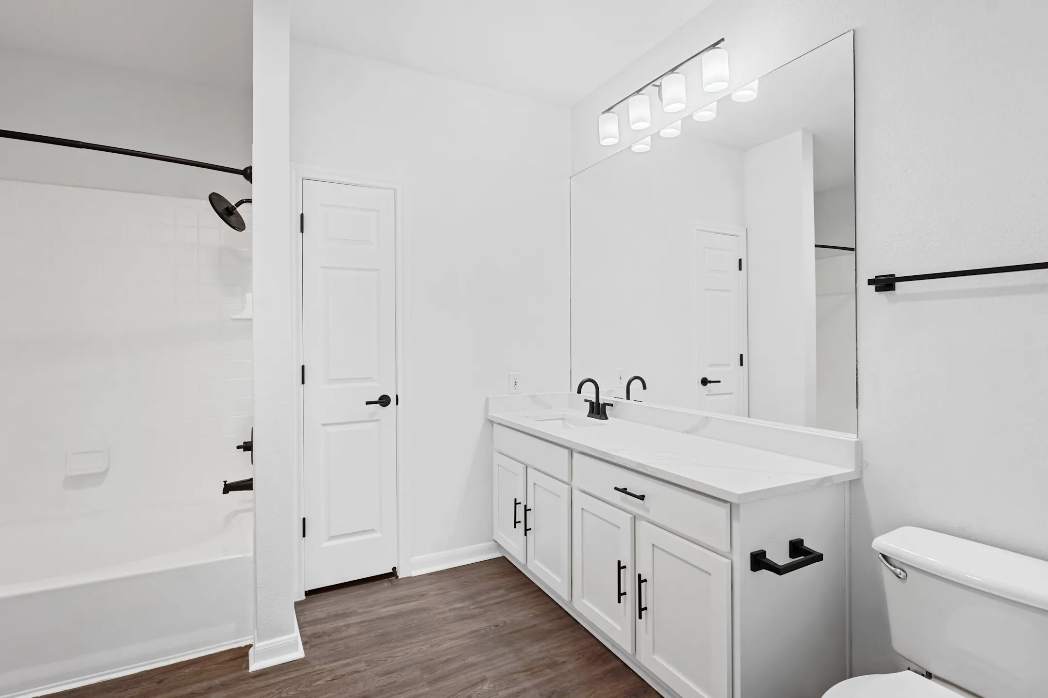 Bathroom - Paramount at Kingwood - Kingwood, TX