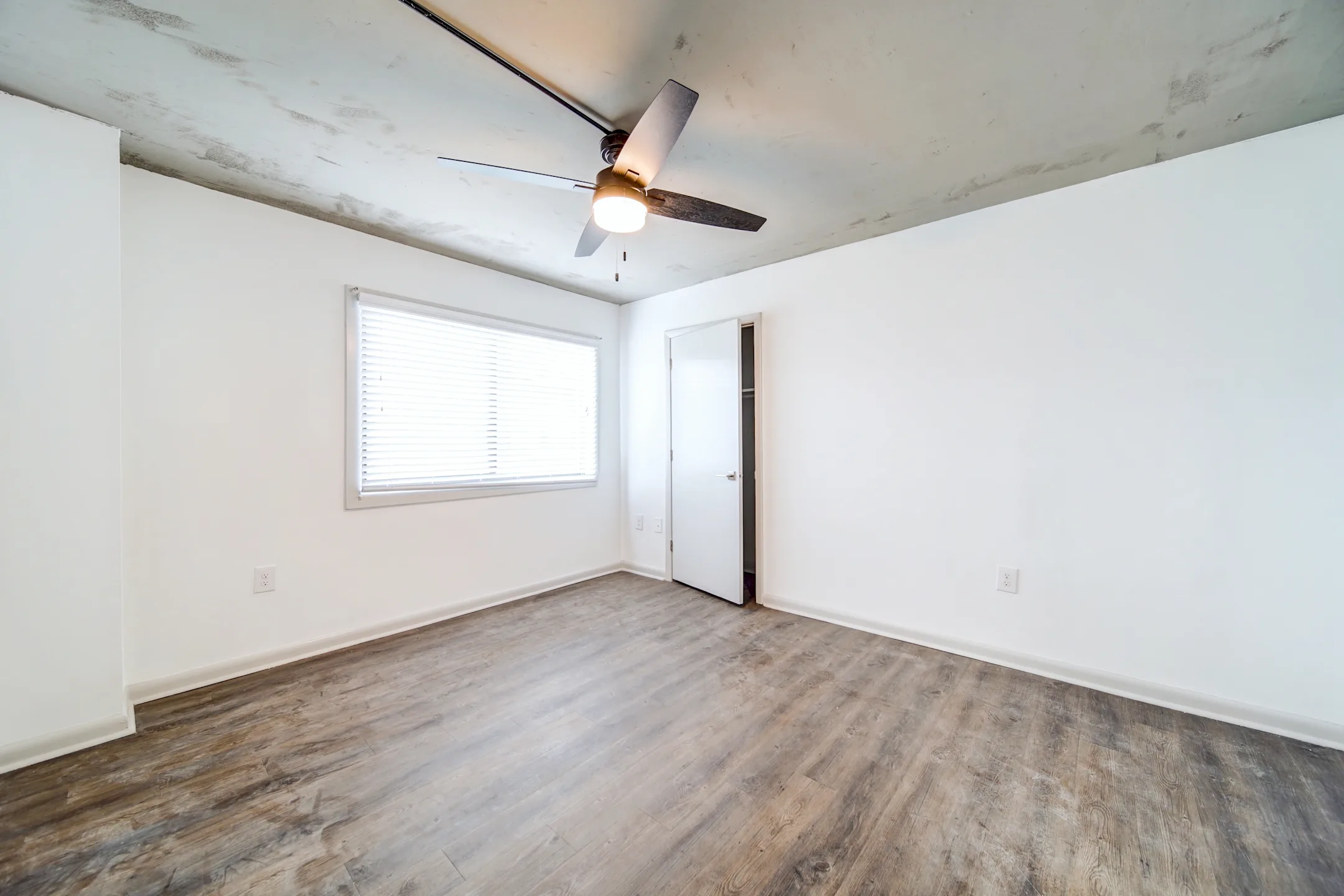 Bedroom - Acasa Vista Towers - Columbia, SC