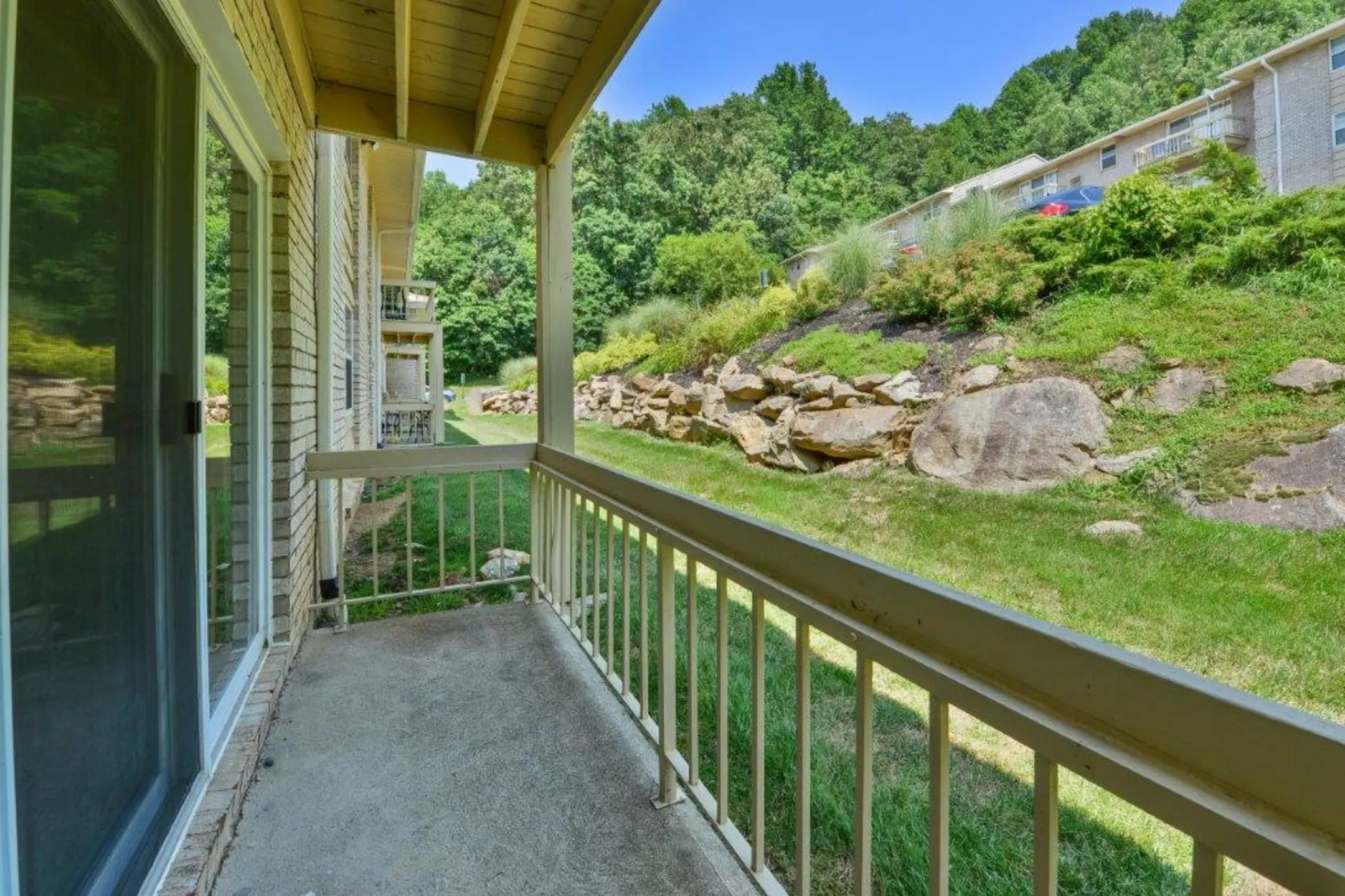 Whitestone Village Apartment Homes 2647 30th St SW Allentown, PA