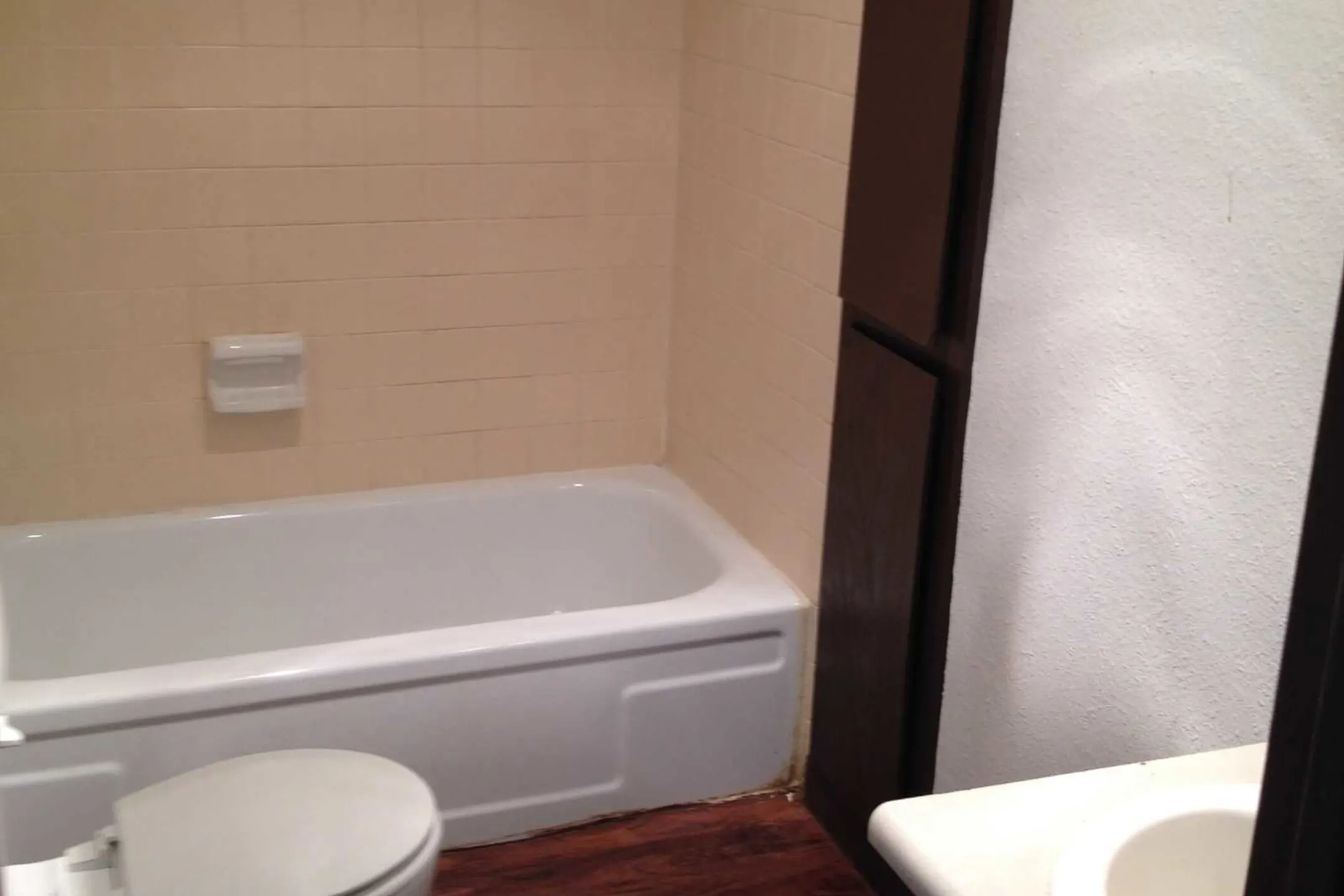 Bathroom - Fountain Lakes Apartments - Bossier City, LA