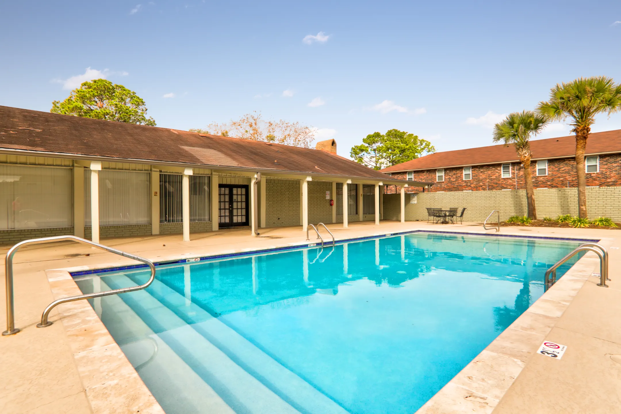 Broadmoor Plantation 10530 Florida Blvd Baton Rouge, LA Apartments