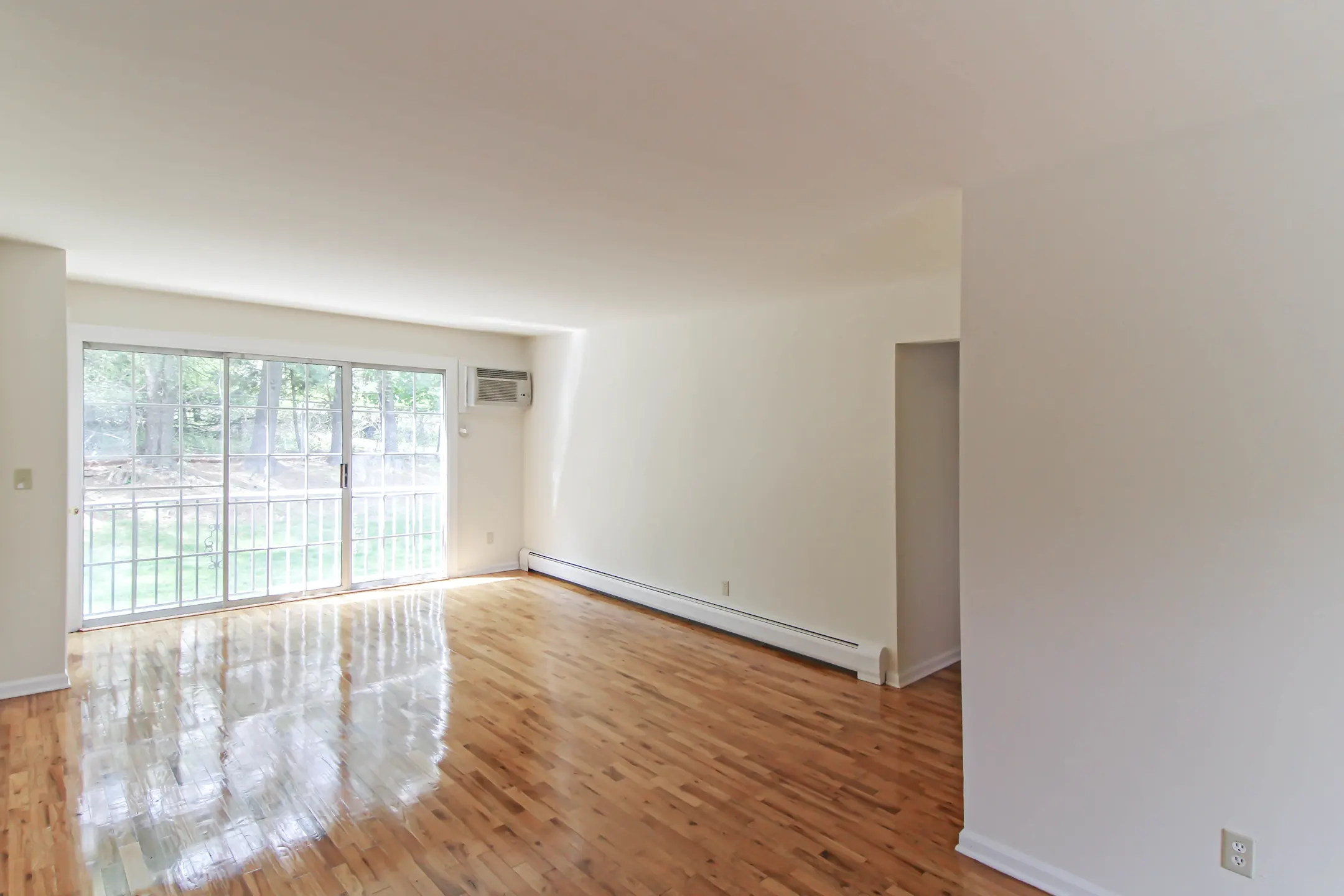 Village On The Green (Rivervale) Apartments Rivervale, NJ 07675