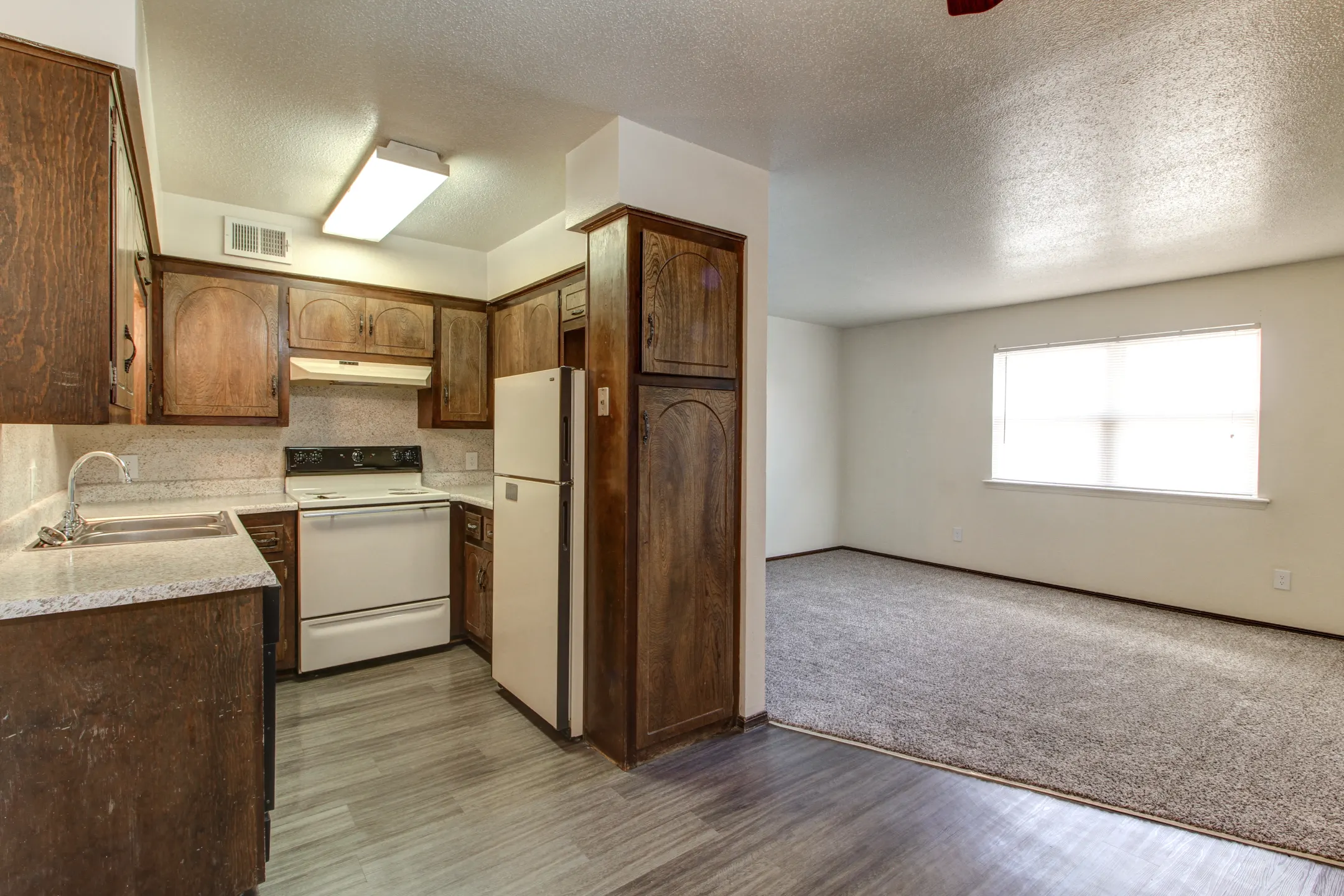 Kitchen - Casady Apartments - Oklahoma City, OK