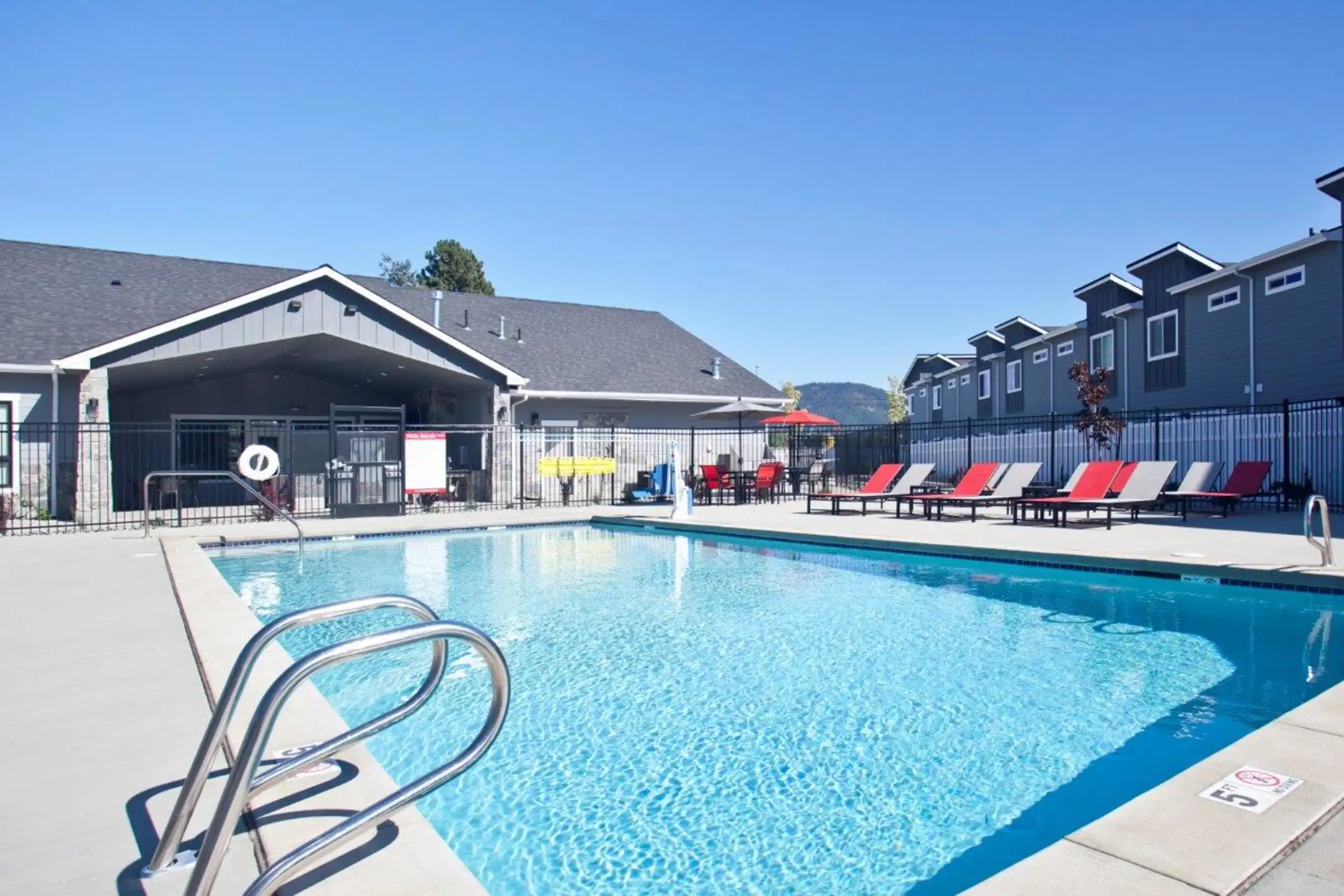 Prairie Pointe Apartments and Townhomes 1586 W Switchgrass Ln Coeur