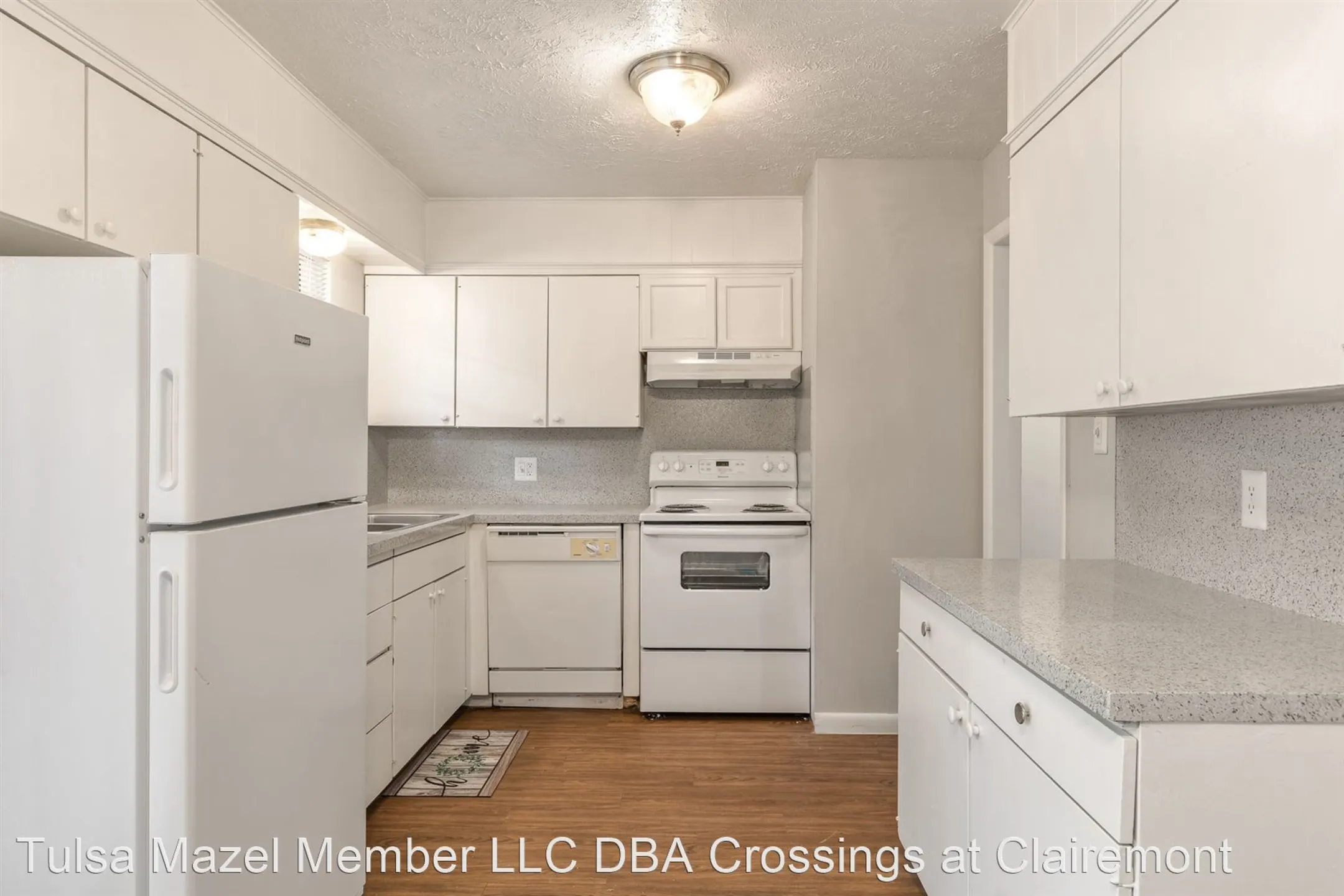 Kitchen - Crossings at Clairemont - Tulsa, OK