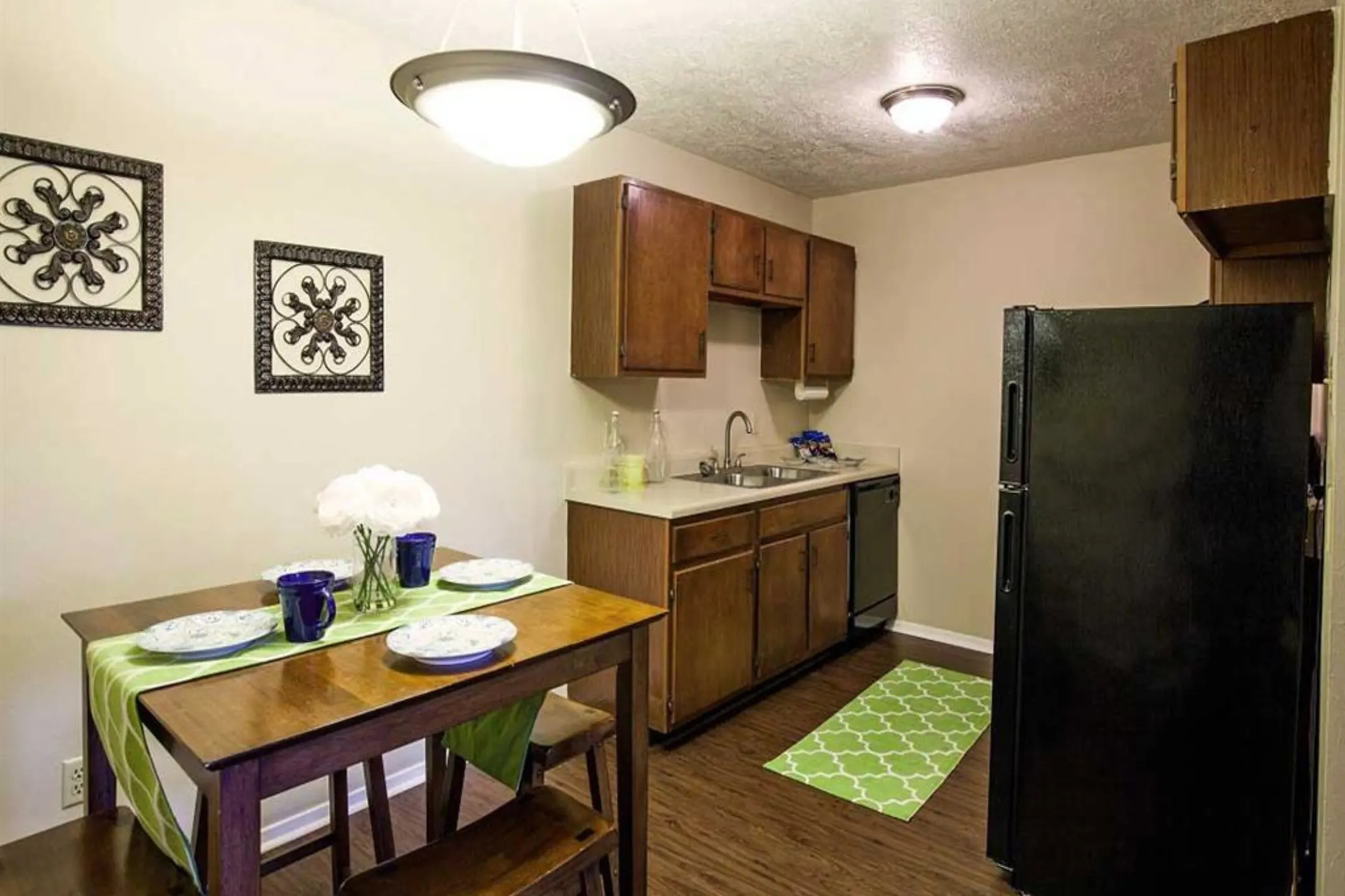 Hunters Point Apartments - College Station, TX