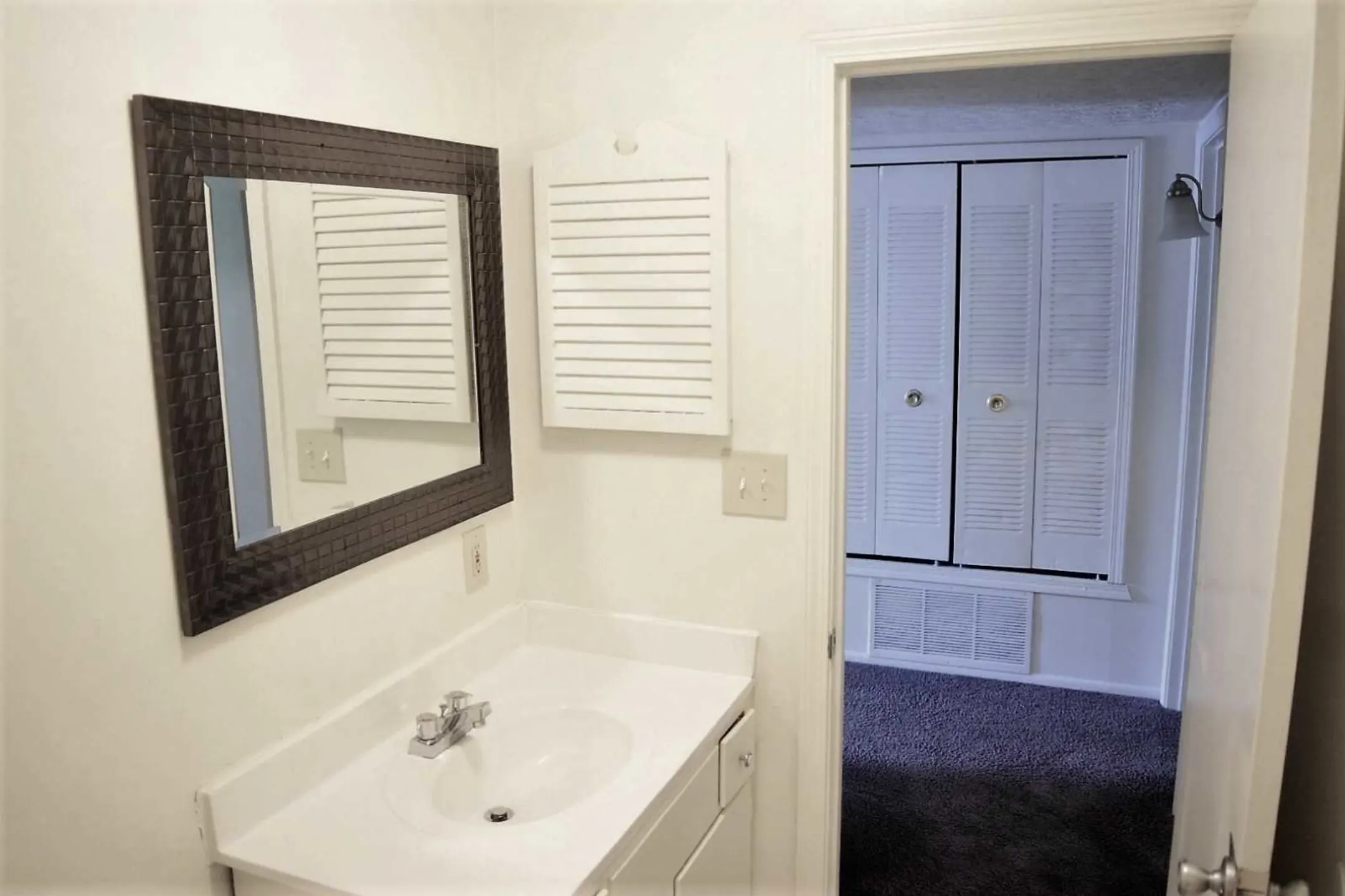 Bathroom - Derby Run Apartments - Louisville, KY