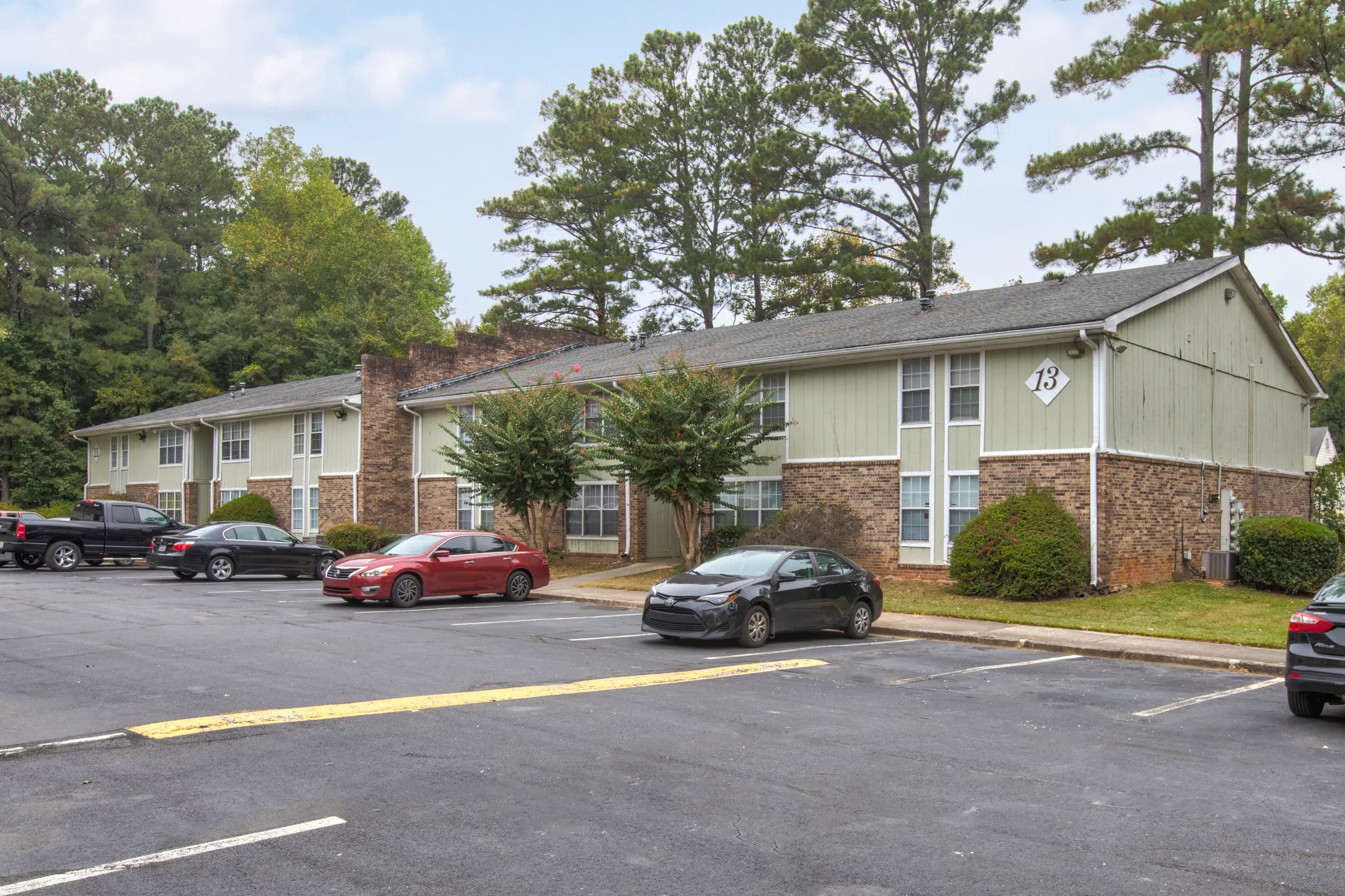 River Ridge Apartments - 235 Roberts Dr 