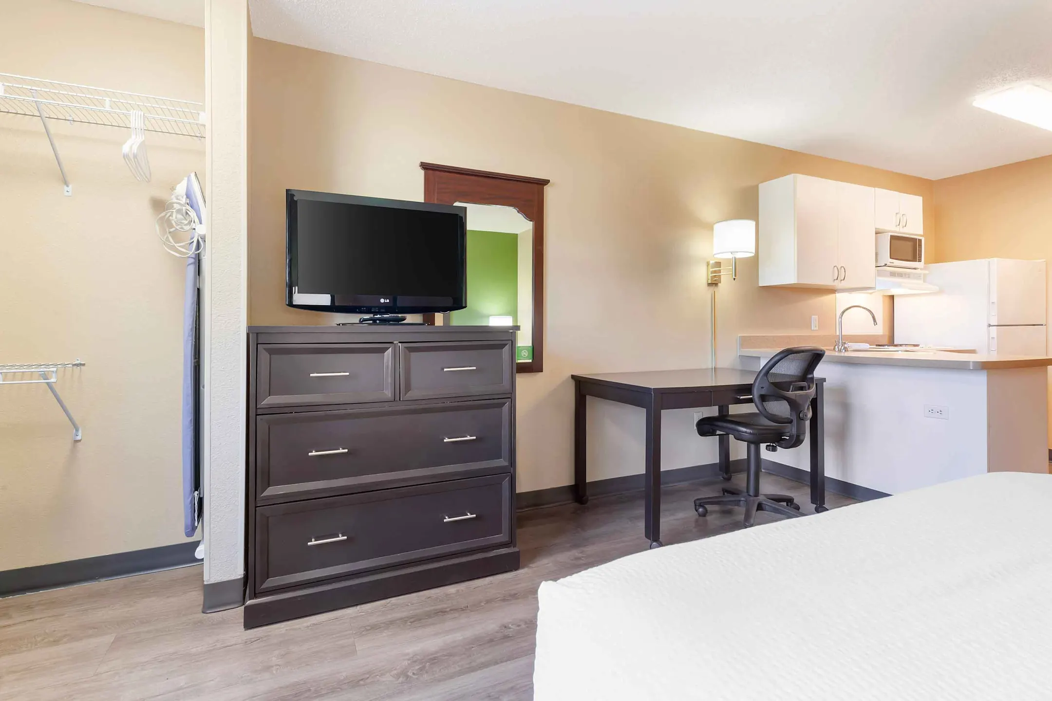 Furnished Studio Appleton Fox Cities 4141 Boardwalk Ct Appleton, WI Apartments for Rent