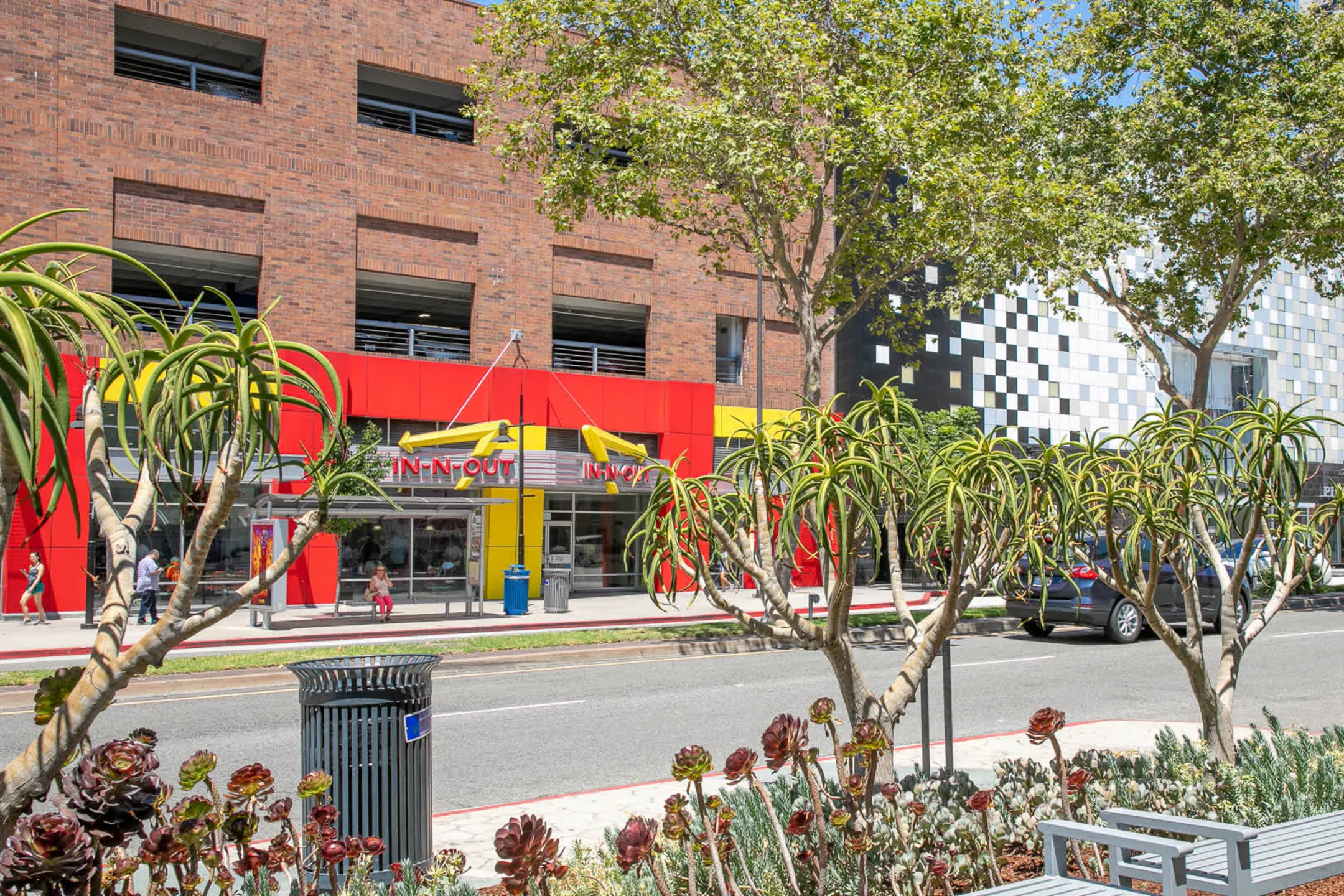 Eleve Lofts and Skydeck 200 E Broadway Glendale, CA Apartments for