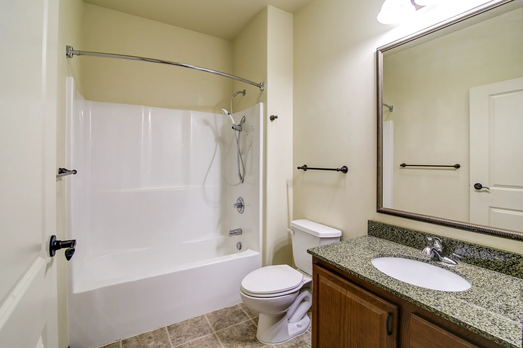 Bathroom - Paramount Place - Aberdeen, SD