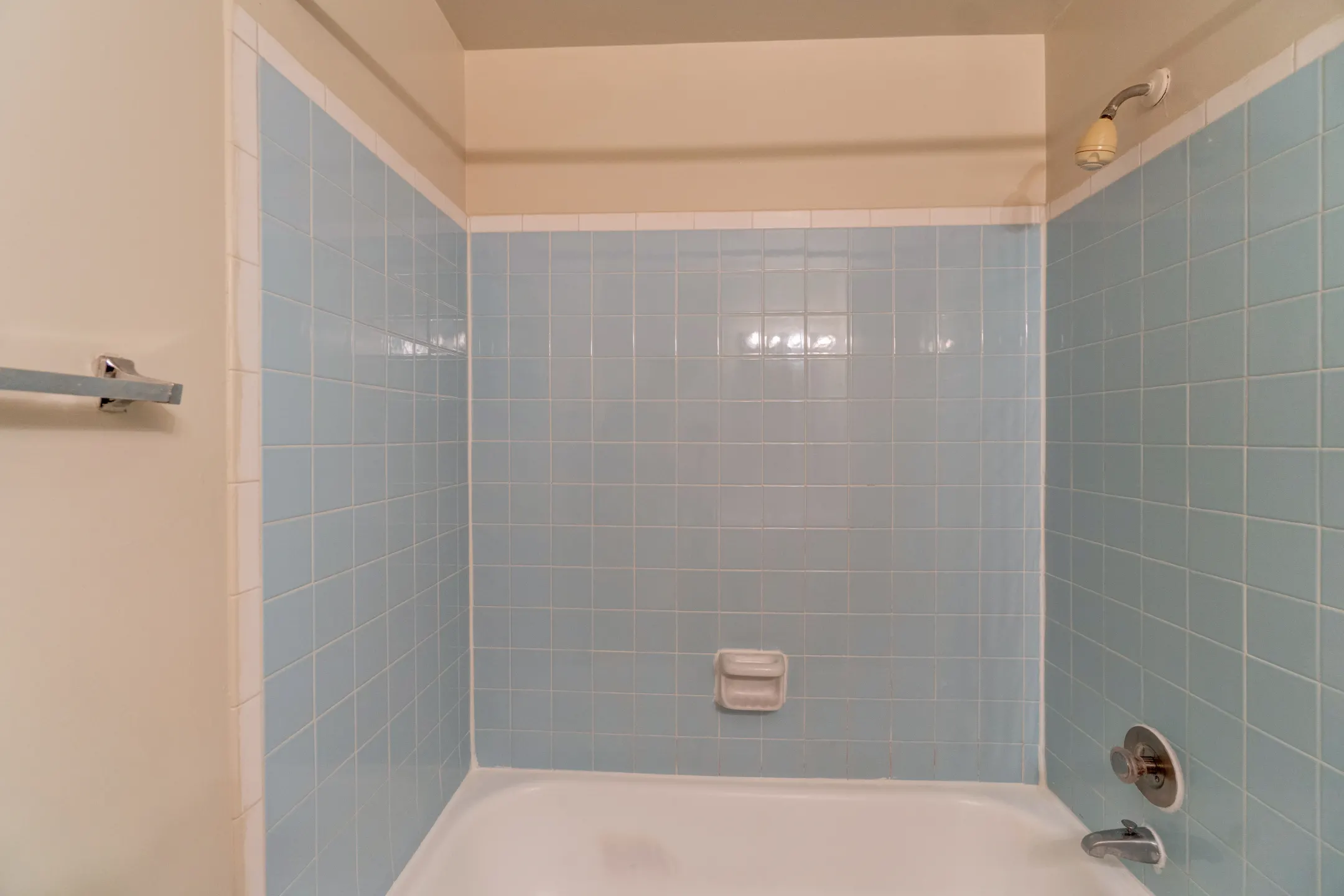 Bathroom - Mallard Courts Apartments - Alexandria, VA